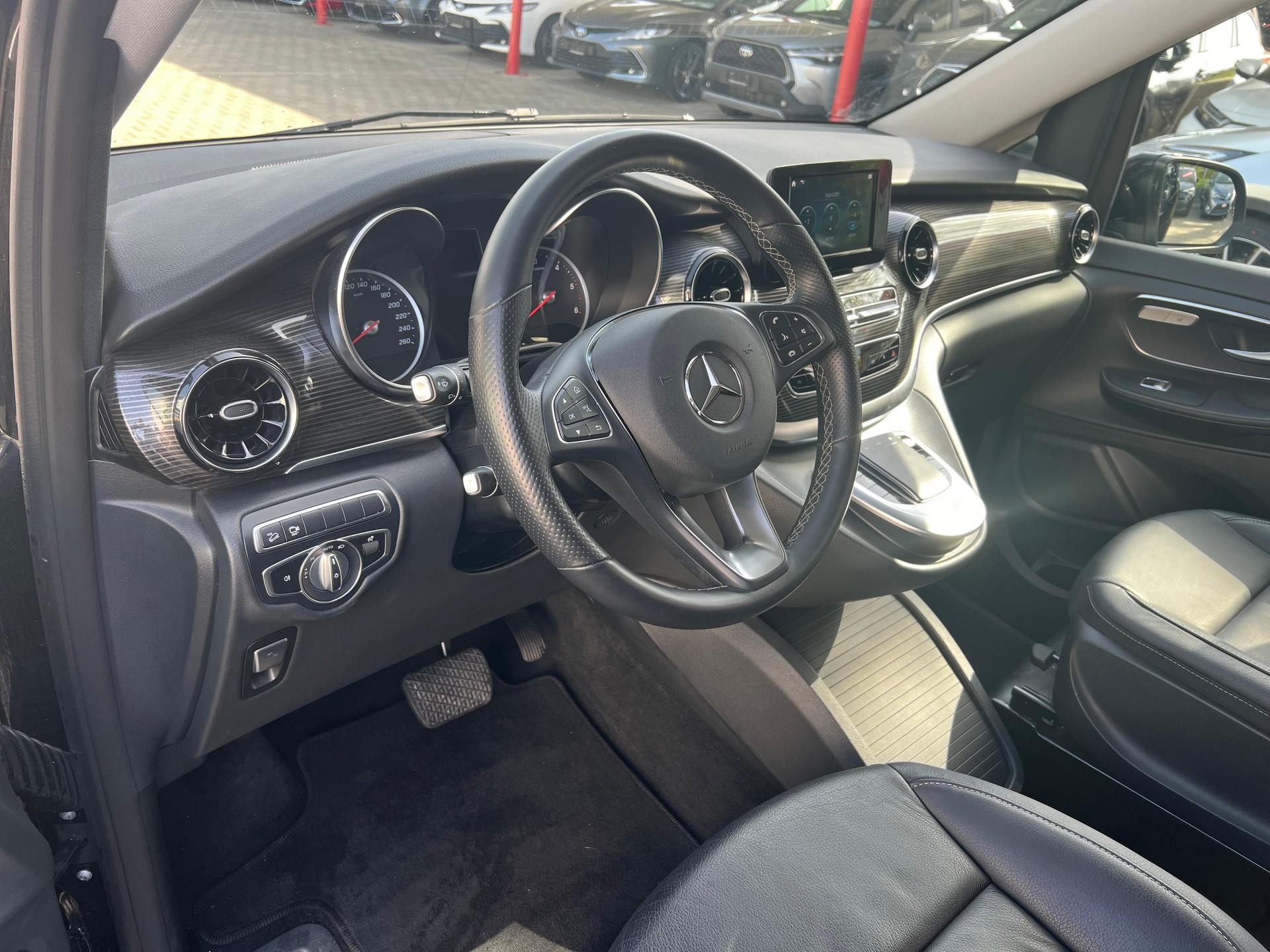 MERCEDES-BENZ V 250 d Avantgarde lang Van-image-8