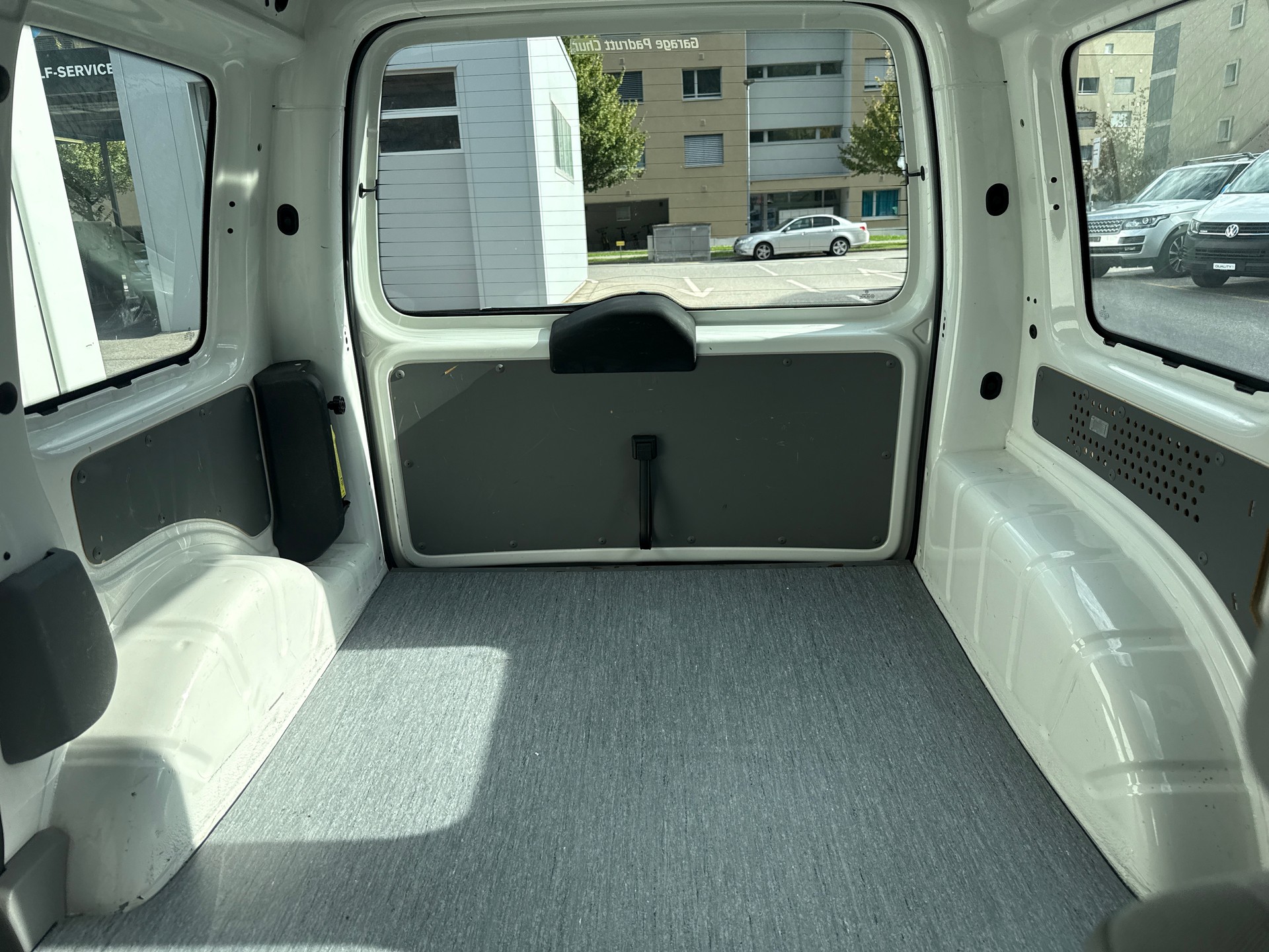 VW Caddy 1.4 *erst 92k km**Zahnriemen ersetzt**MFK frisch!*-image-11