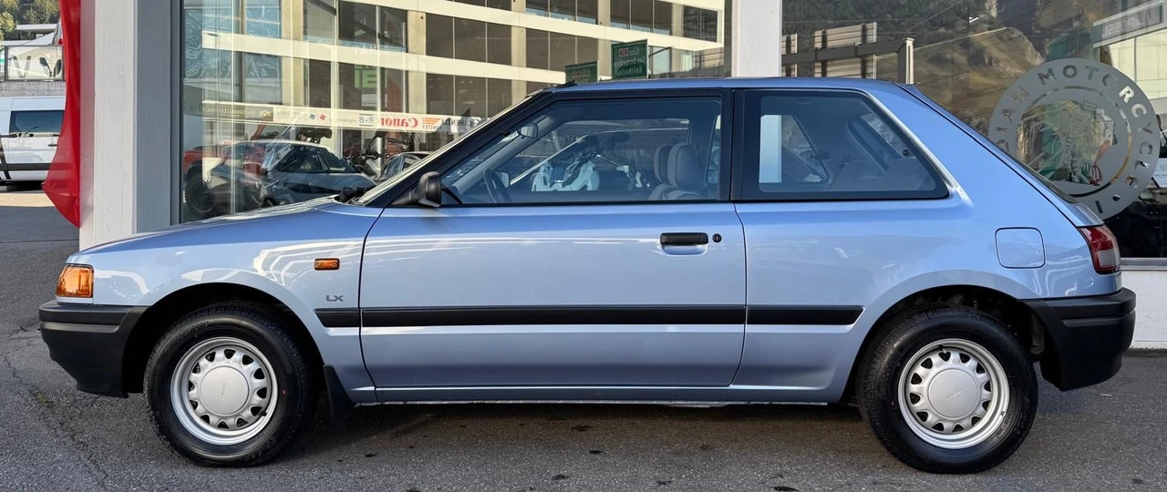 MAZDA 323 1.6i LX *Neuwagen*-showroom-element-2