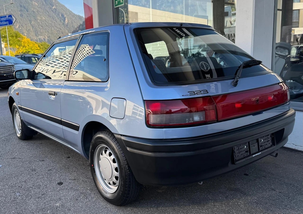 MAZDA 323 1.6i LX *Neuwagen*-showroom-element-3