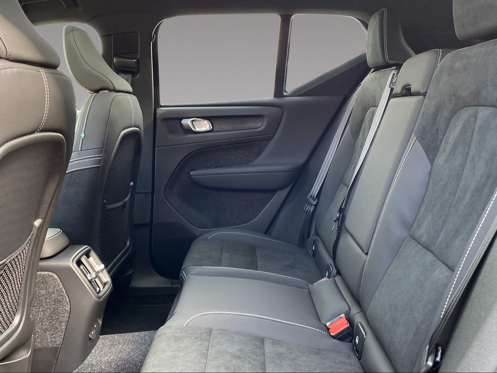 VOLVO EX40 Twin Black Edition AWD-image-14
