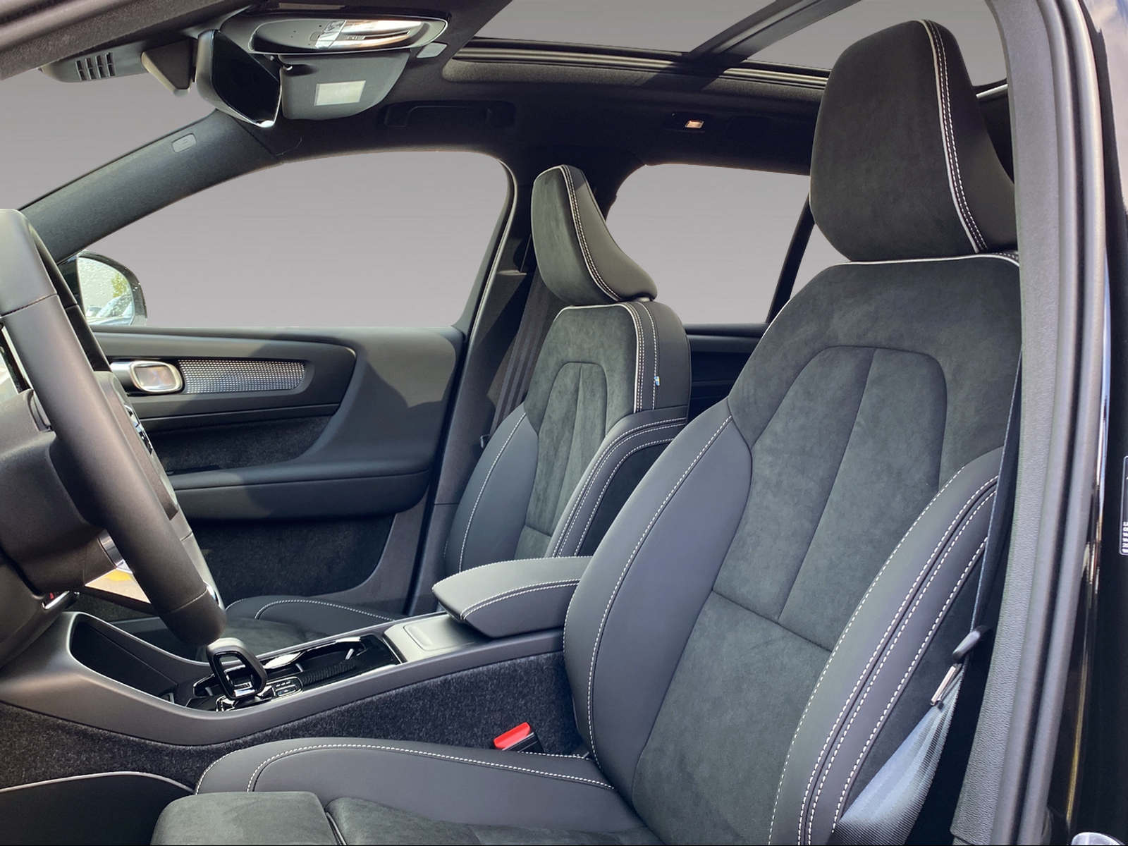 VOLVO EX40 Twin Black Edition AWD-image-7