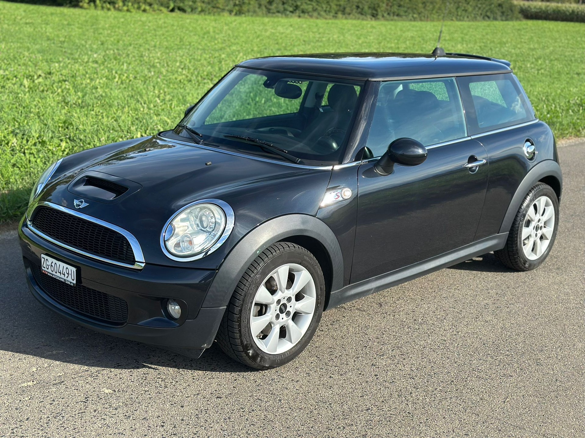 MINI Cooper S-showroom-element-1