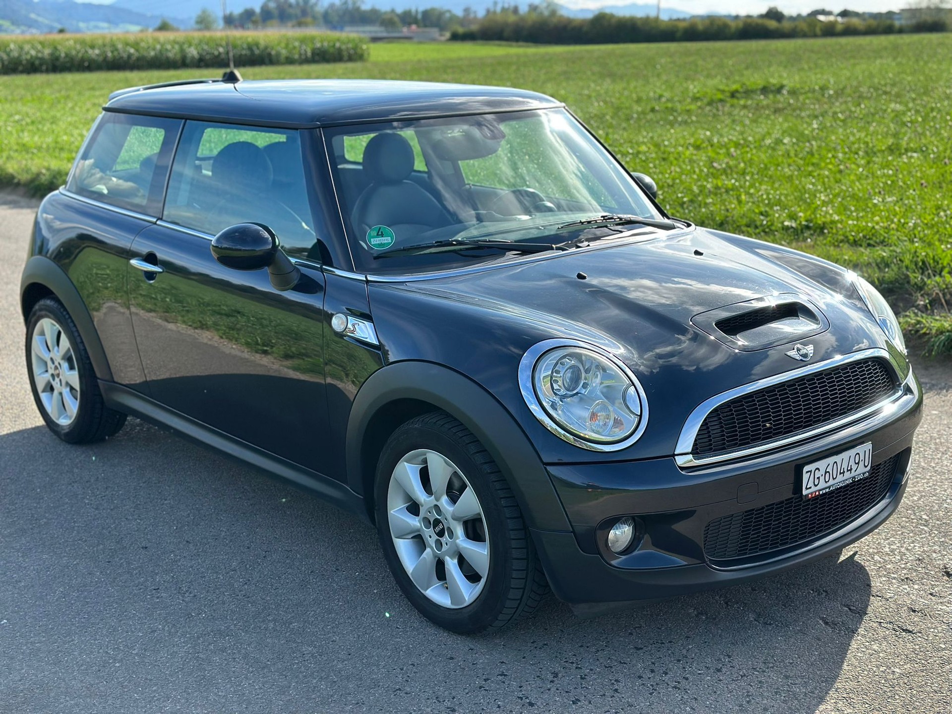 MINI Cooper S-showroom-element-3