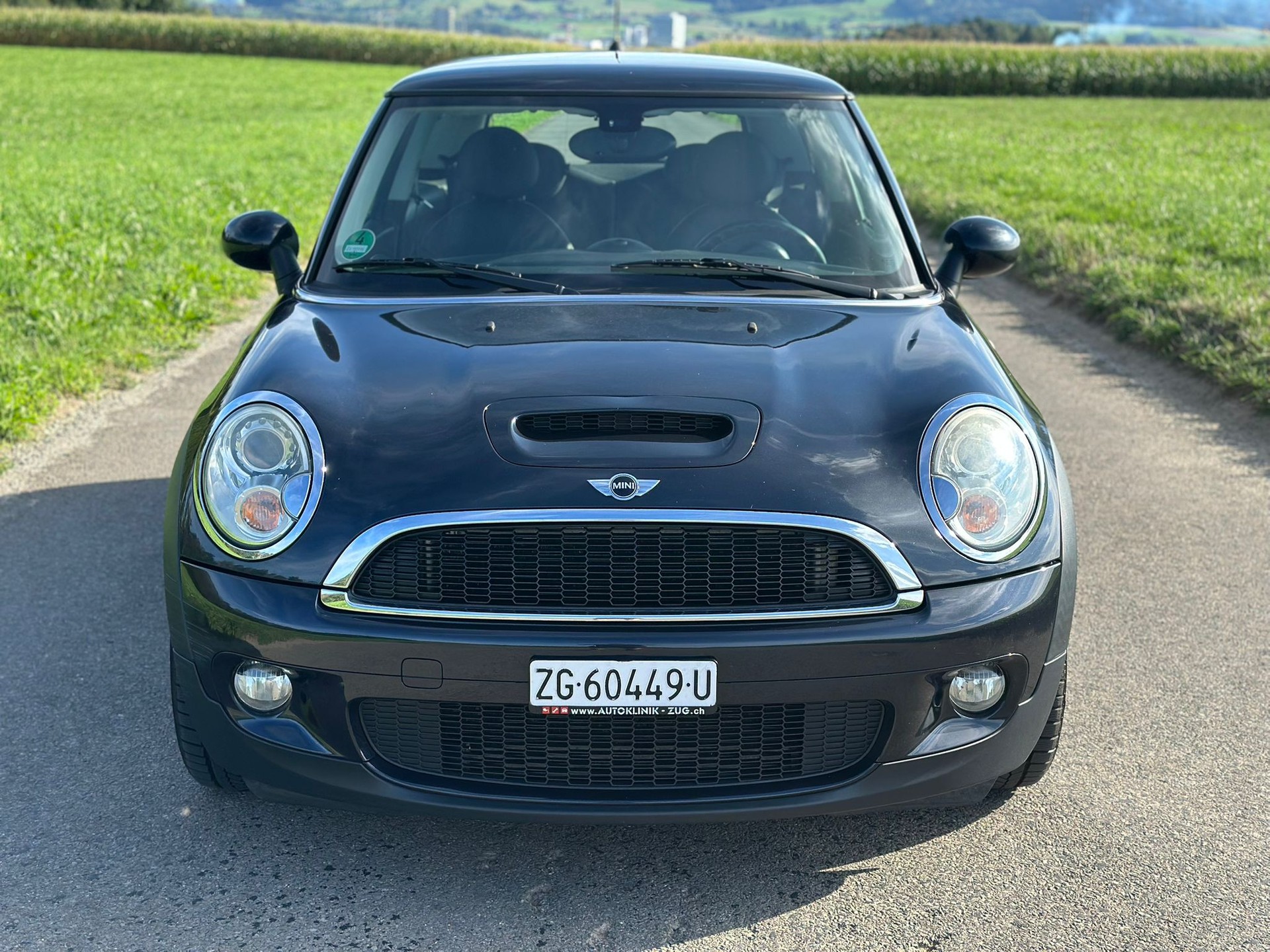 MINI Cooper S-showroom-element-2
