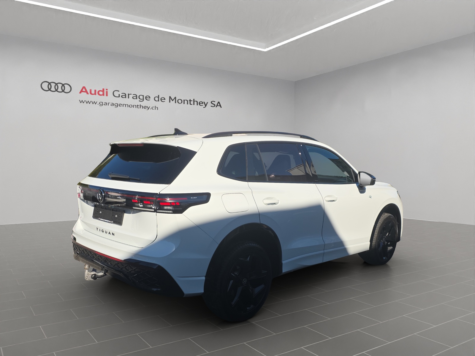 VW Tiguan 2.0 TDI SCR R-Line 4Motion DSG-image-3