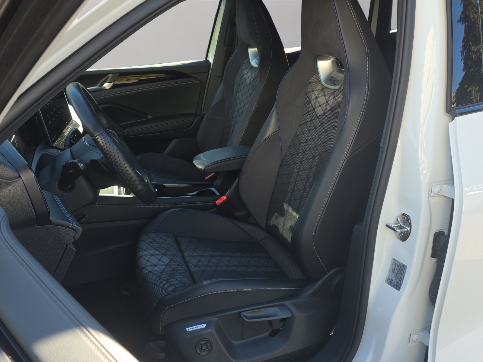 VW Tiguan 2.0 TDI SCR R-Line 4Motion DSG-image-7