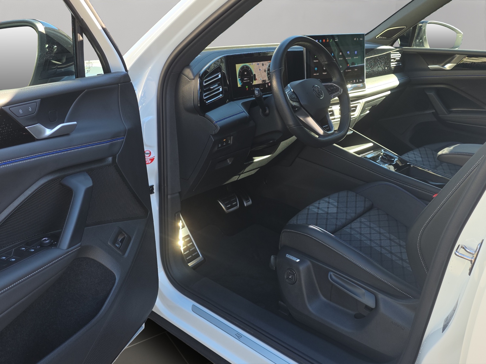 VW Tiguan 2.0 TDI SCR R-Line 4Motion DSG-image-6