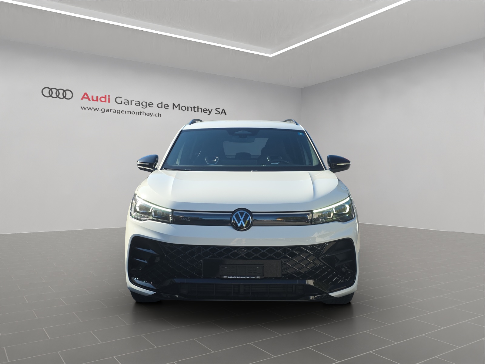 VW Tiguan 2.0 TDI SCR R-Line 4Motion DSG-image-1