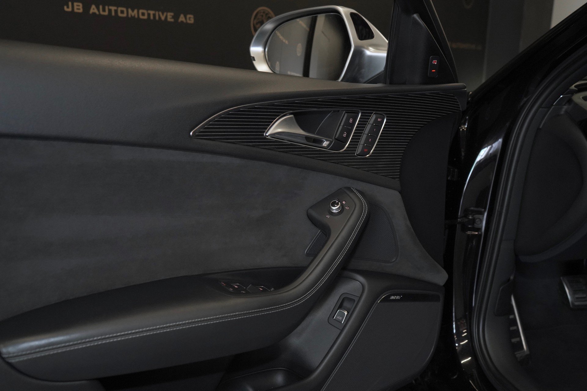 AUDI RS6 Avant 4.0 TFSI V8 performance quattro *Akrapovic Auspuffblenden, Spurassistent, Garantie 12Monate oder 20'000km, Bose*-image-8