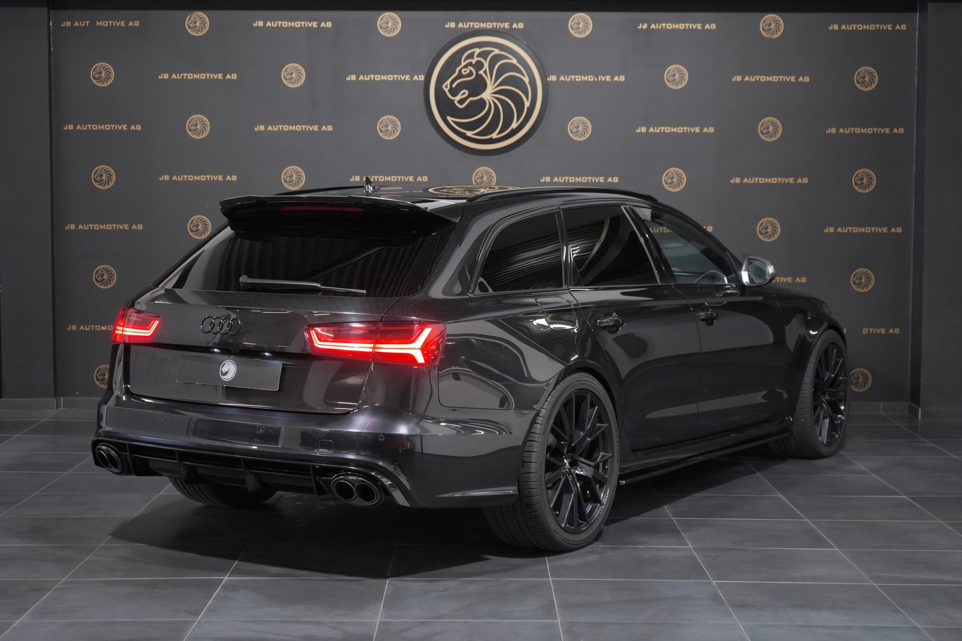 AUDI RS6 Avant 4.0 TFSI V8 performance quattro *Akrapovic Auspuffblenden, Spurassistent, Garantie 12Monate oder 20'000km, Bose*-image-1