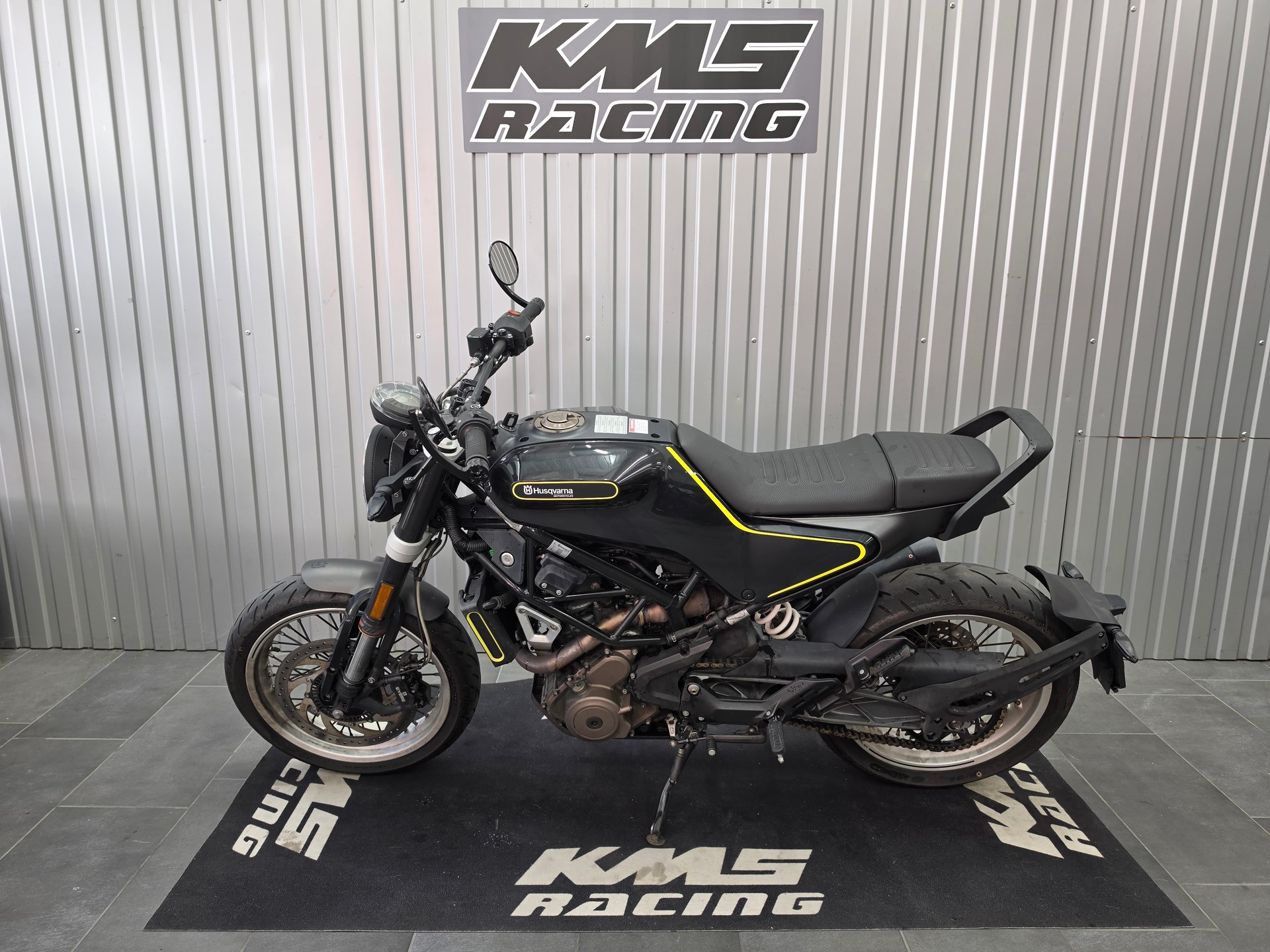 HUSQVARNA Svartpilen 401-image-1