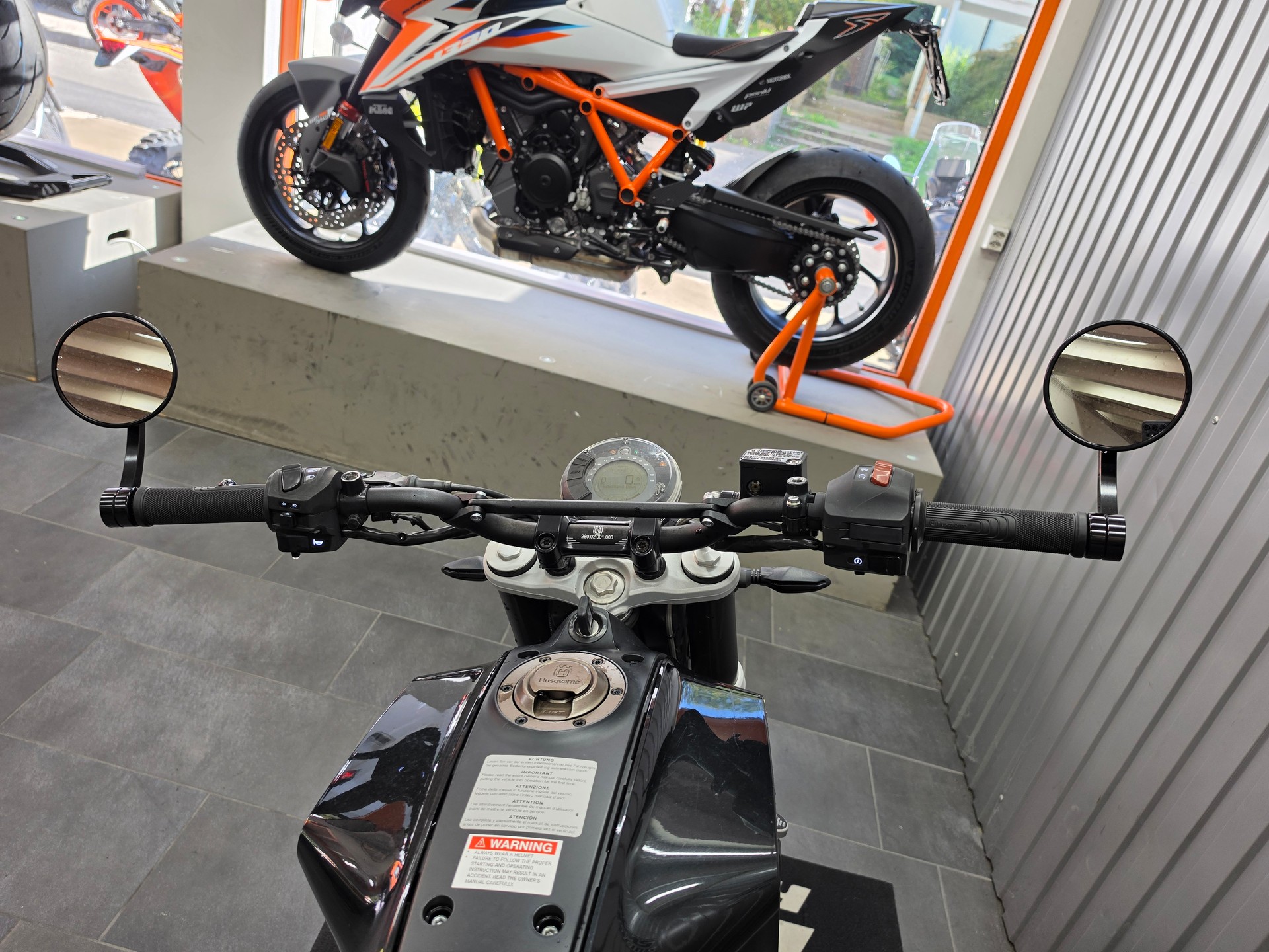 HUSQVARNA Svartpilen 401-image-6