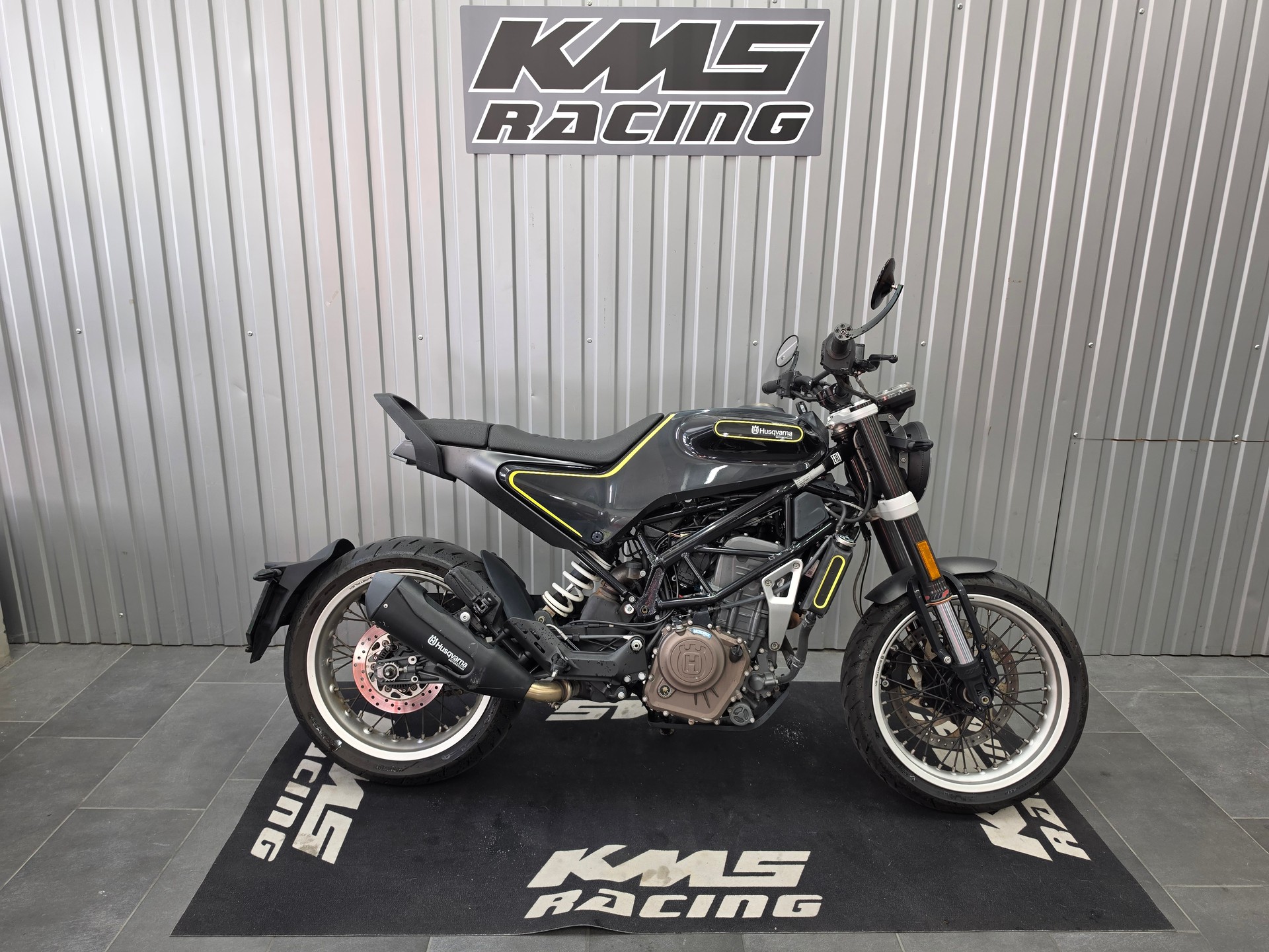 HUSQVARNA Svartpilen 401-image-0