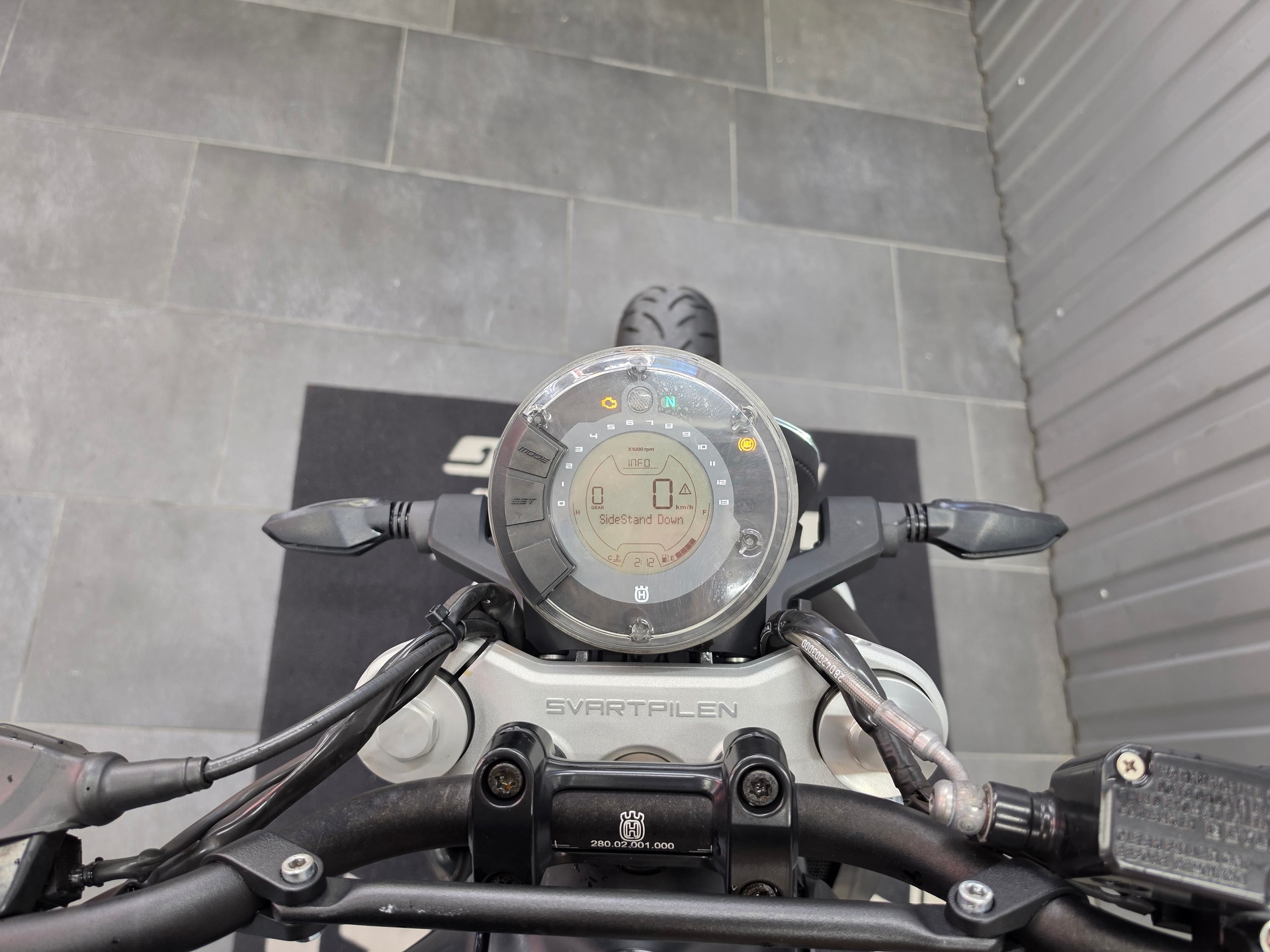 HUSQVARNA Svartpilen 401-image-7