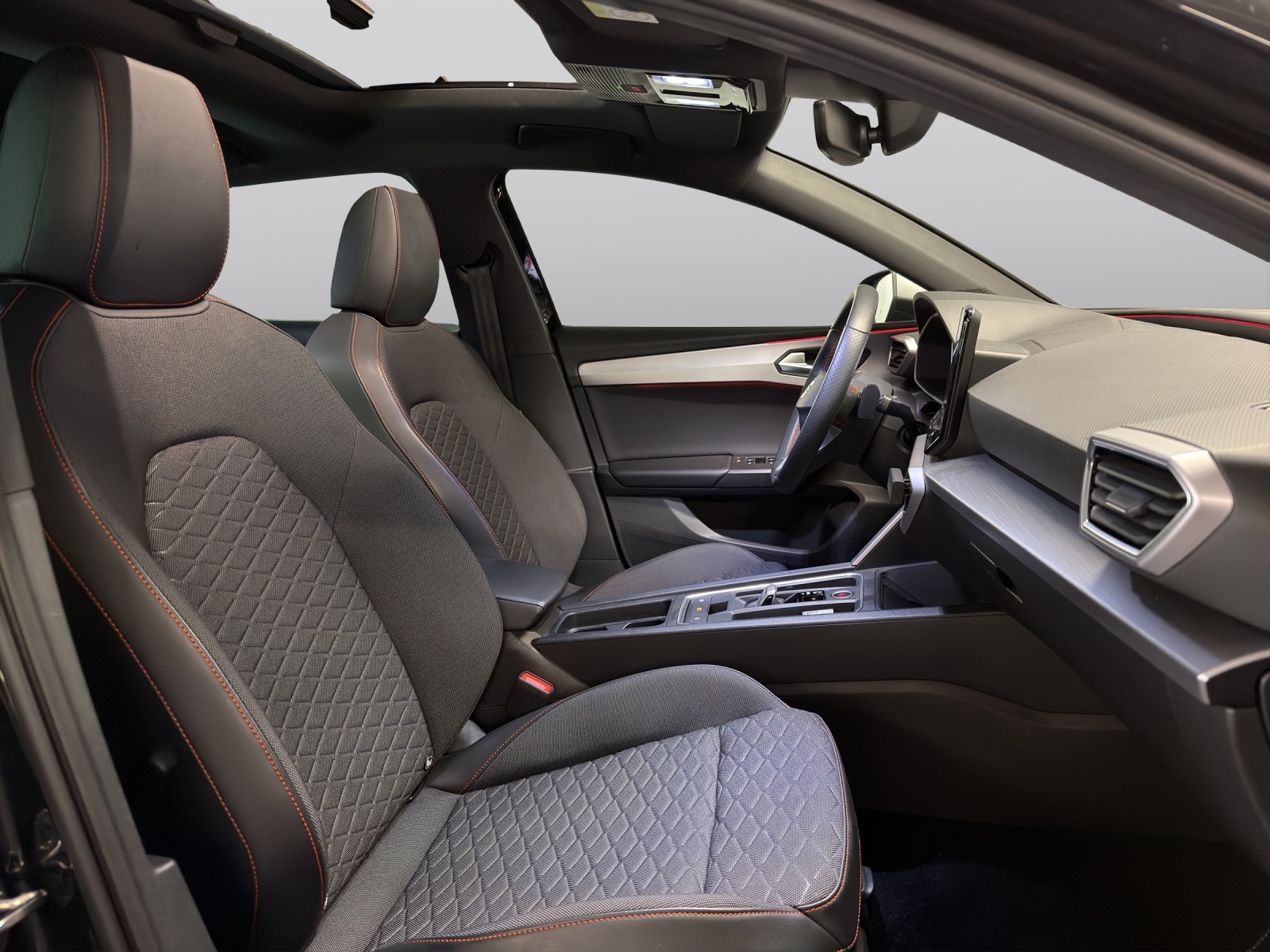 SEAT Leon 1.5 eTSI mHEV DSG FR-showroom-element-1