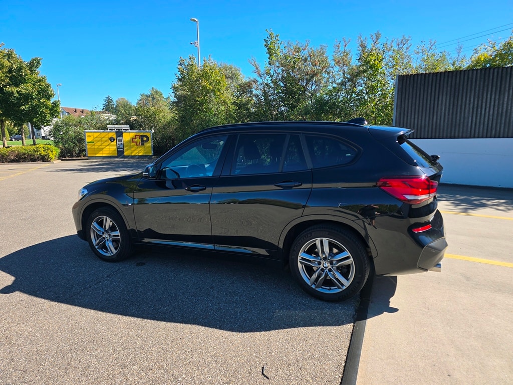 BMW X1 20i xDrive SAG-showroom-element-3