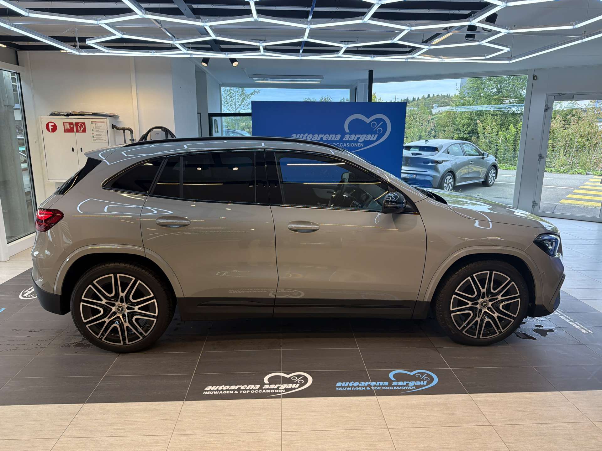 MERCEDES-BENZ GLA 250 4Matic AMG Line Advances Plus DCT-Automat-image-11