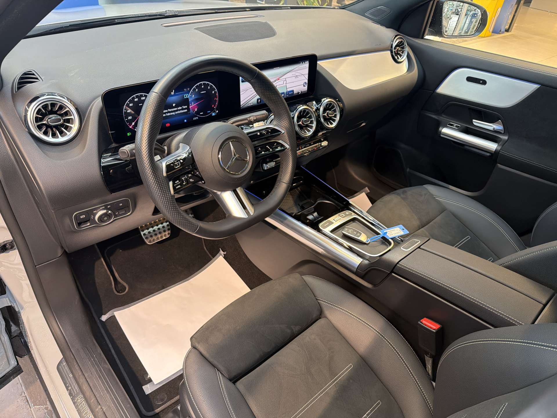 MERCEDES-BENZ GLA 250 4Matic AMG Line Advances Plus DCT-Automat-image-5