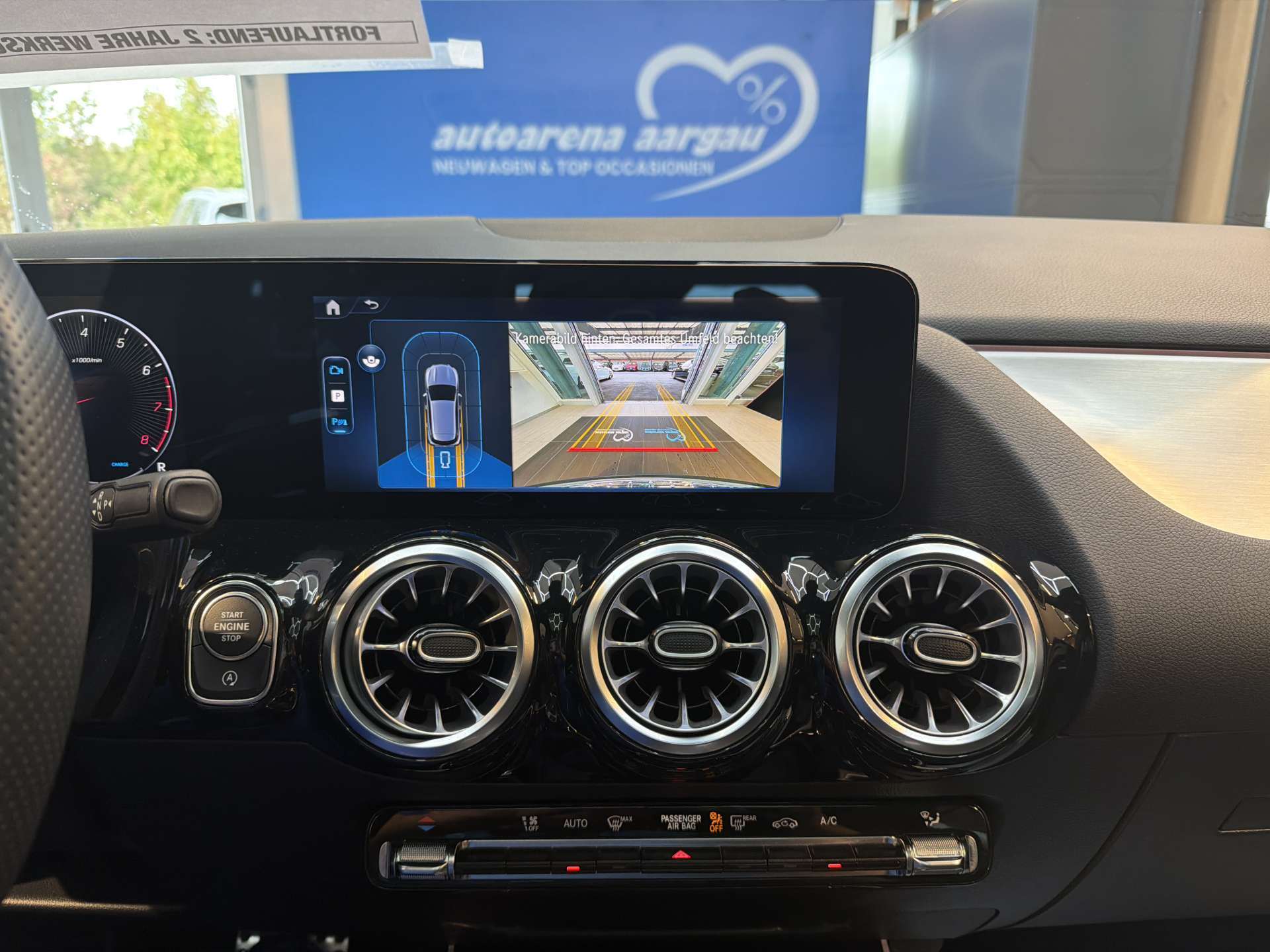 MERCEDES-BENZ GLA 250 4Matic AMG Line Advances Plus DCT-Automat-image-9