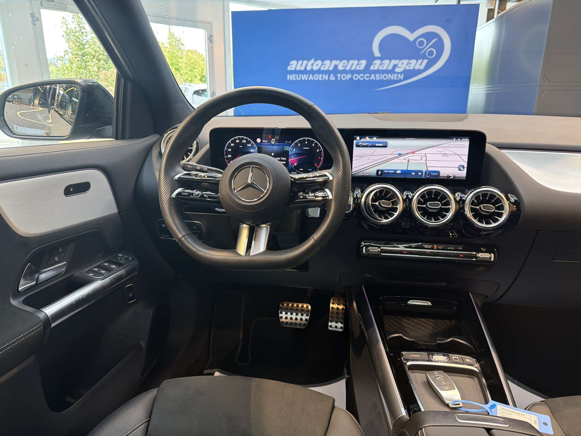MERCEDES-BENZ GLA 250 4Matic AMG Line Advances Plus DCT-Automat-image-4