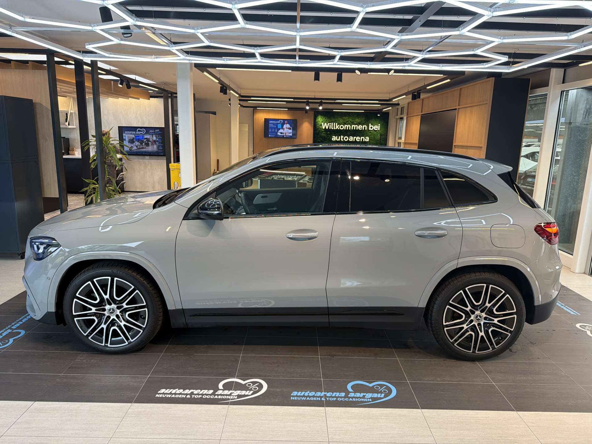 MERCEDES-BENZ GLA 250 4Matic AMG Line Advances Plus DCT-Automat-image-13