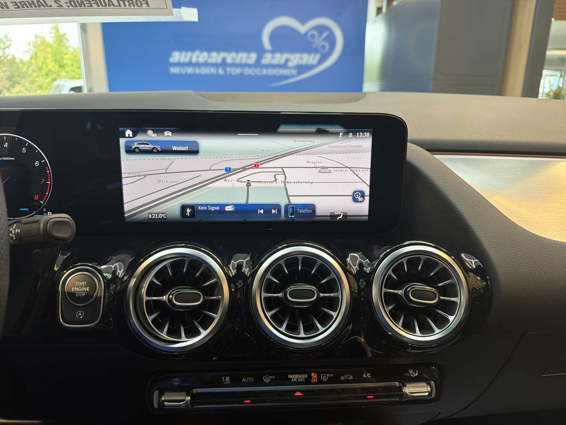 MERCEDES-BENZ GLA 250 4Matic AMG Line Advances Plus DCT-Automat-showroom-element-1