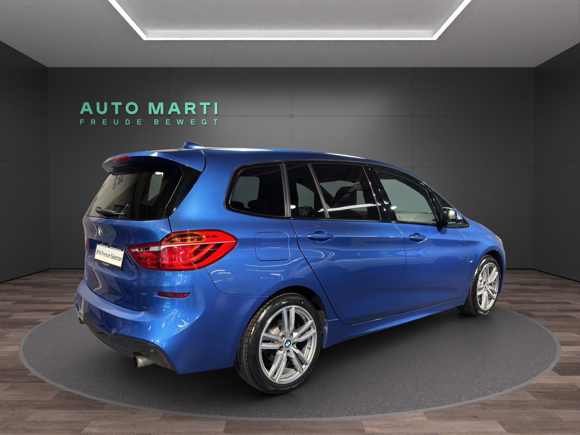 BMW 220i Gran Tourer F46-showroom-element-3