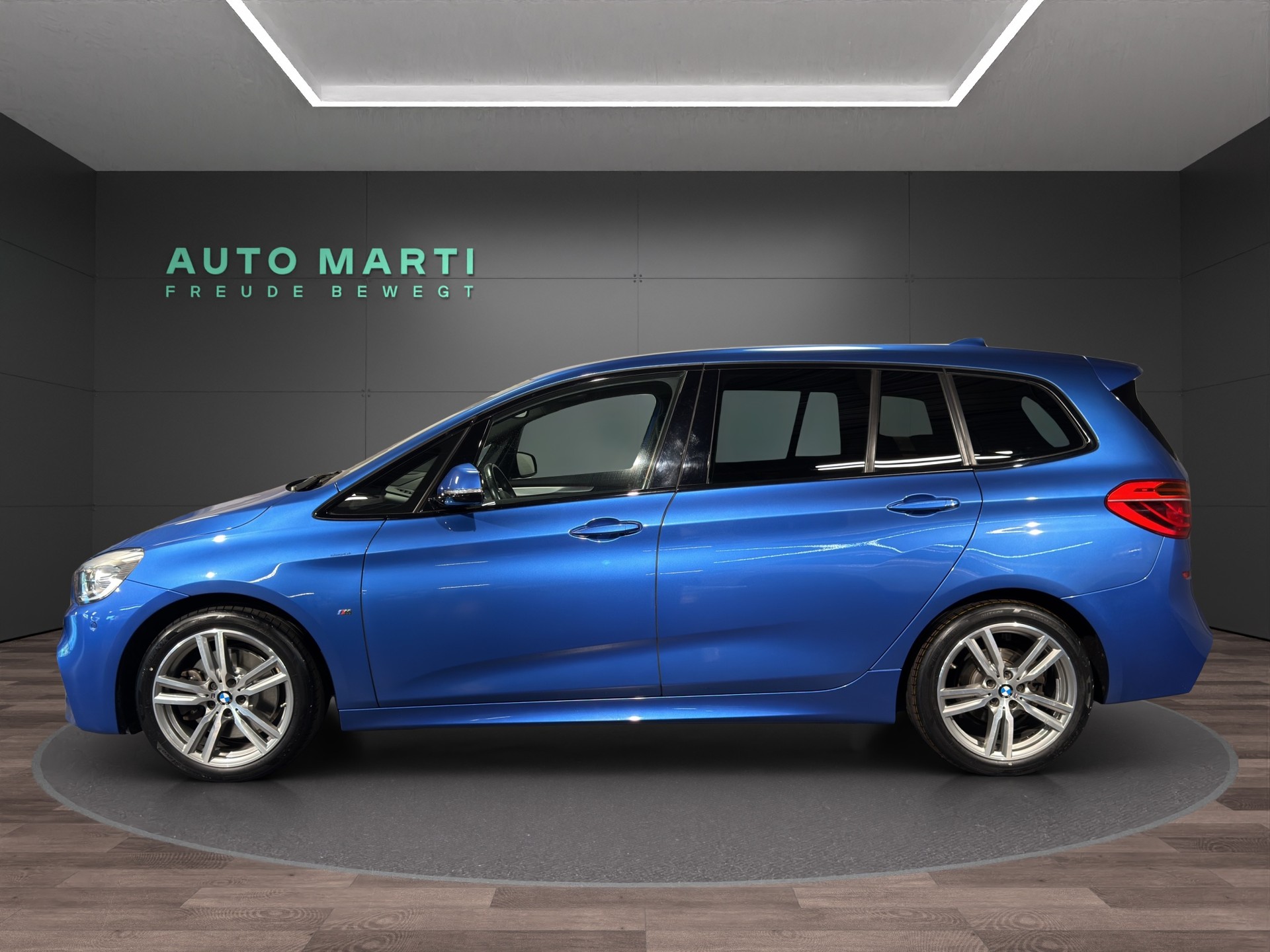 BMW 220i Gran Tourer F46-showroom-element-1