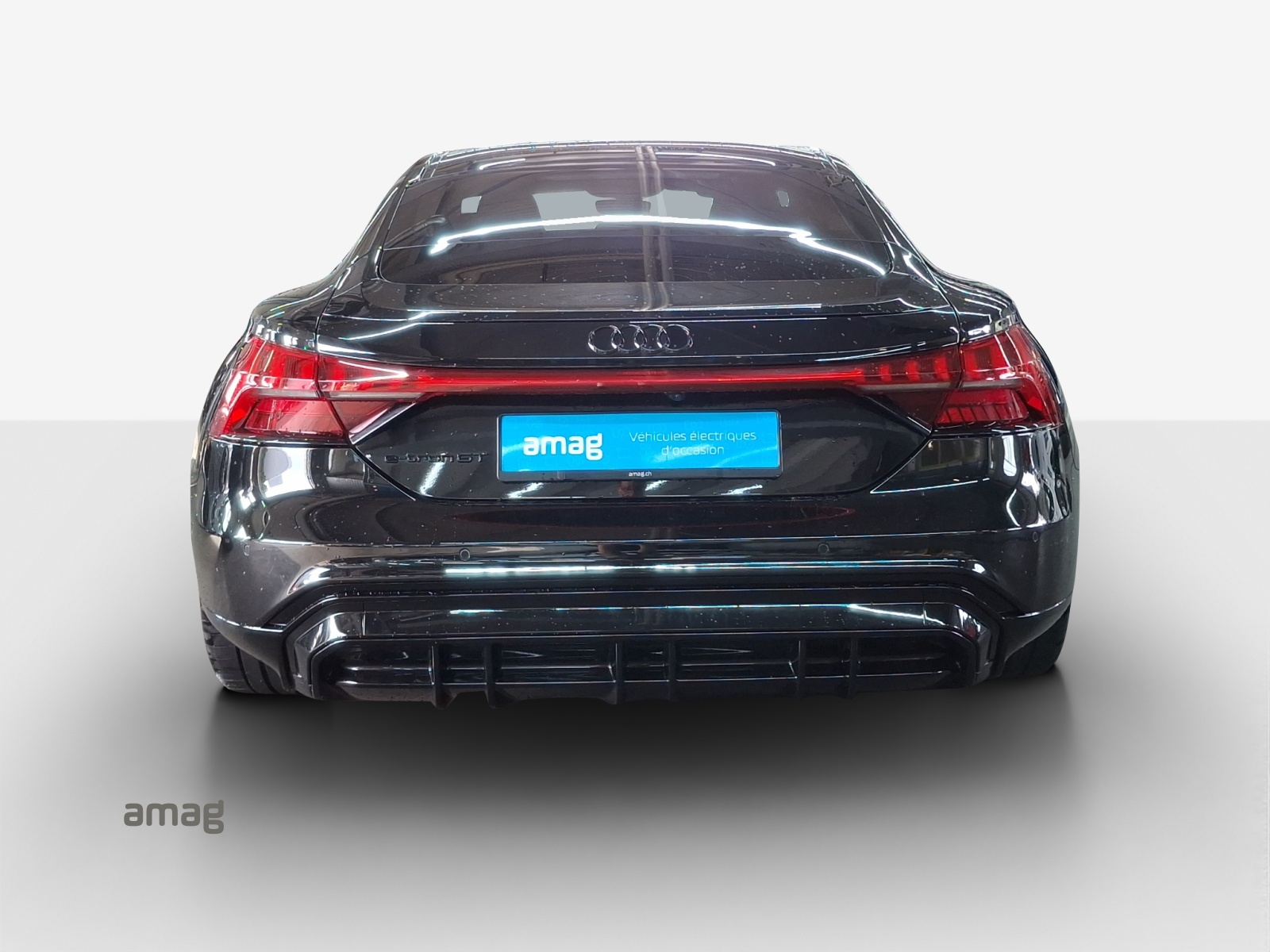 AUDI e-tron GT quattro-showroom-element-3