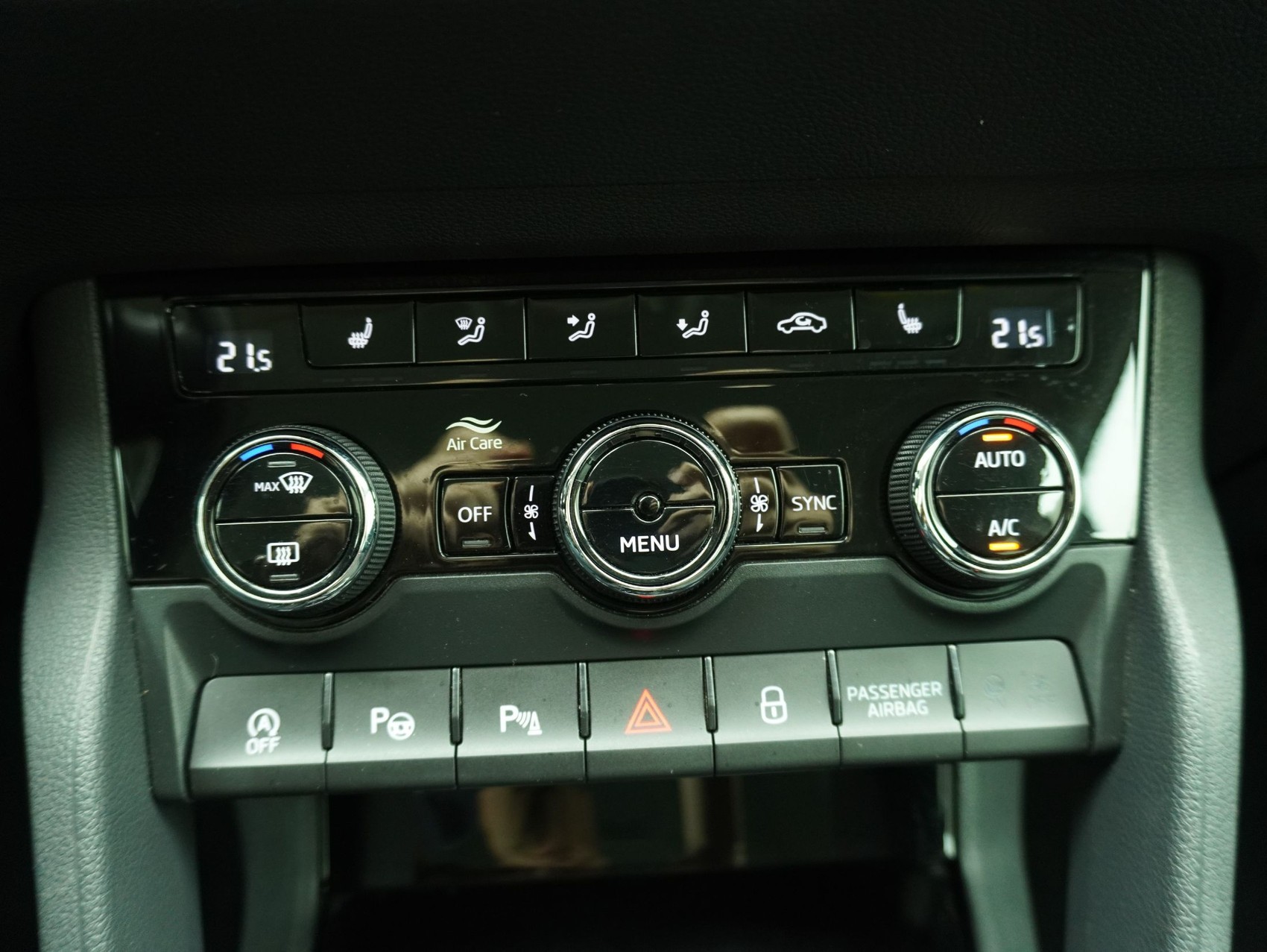 SKODA Karoq 1.5 TSI DSG Style-image-13