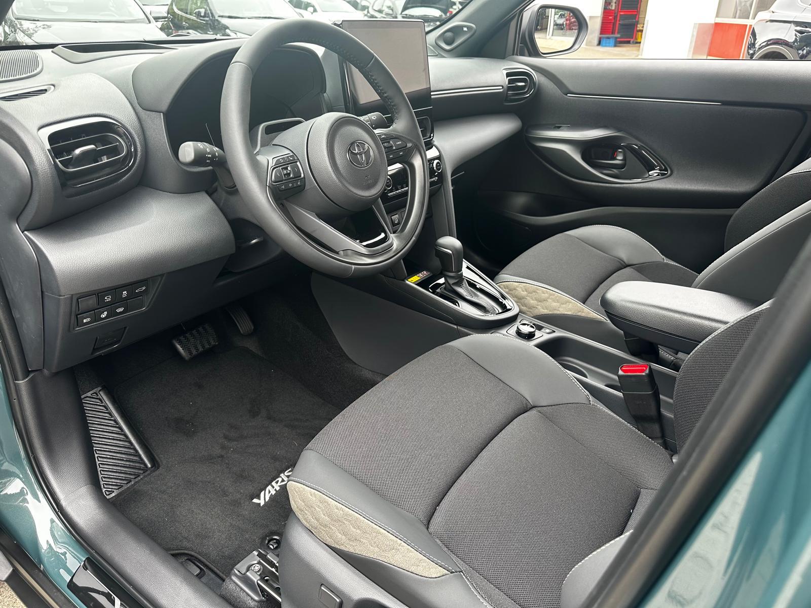 TOYOTA Yaris Cross 1.5 VVT-i HSD Premium AWD-i-image-7