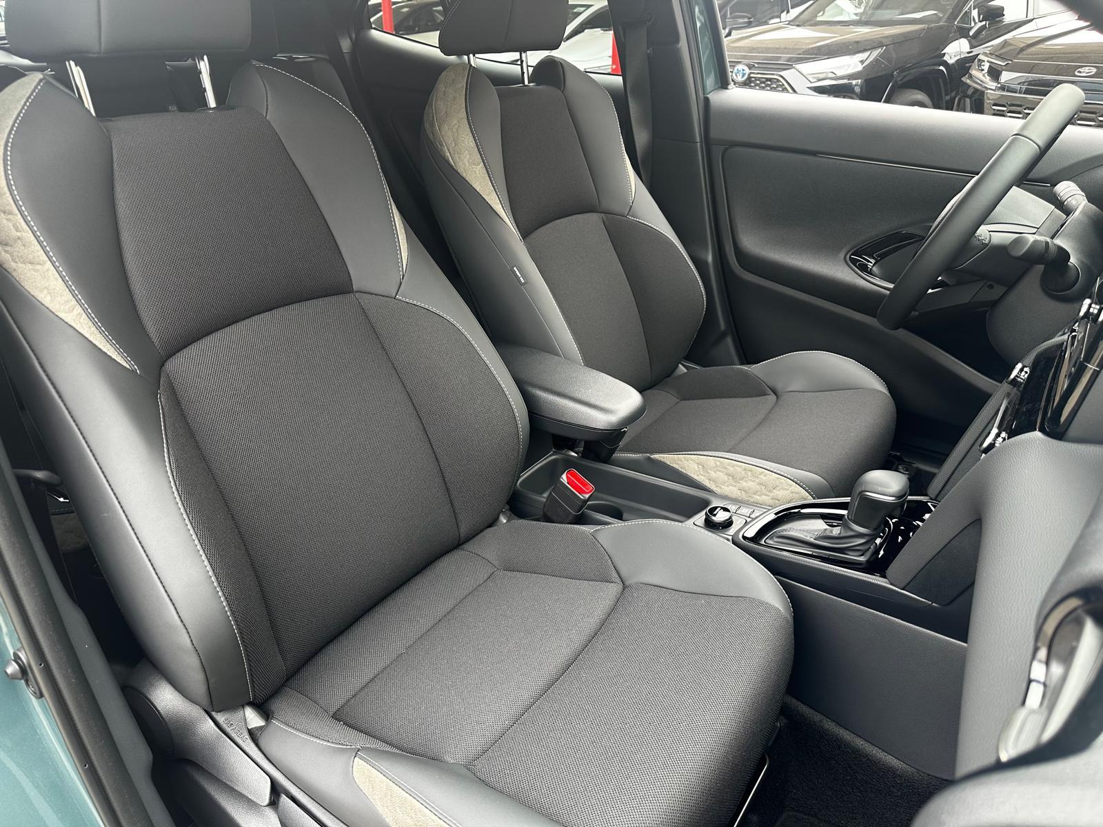 TOYOTA Yaris Cross 1.5 VVT-i HSD Premium AWD-i-image-14