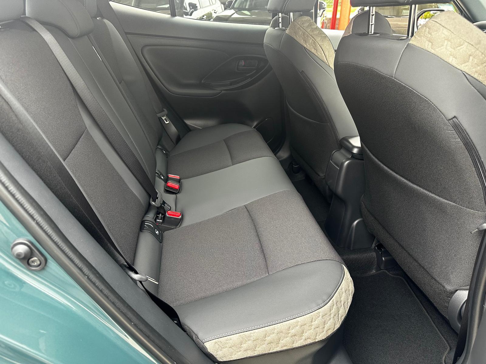 TOYOTA Yaris Cross 1.5 VVT-i HSD Premium AWD-i-image-11
