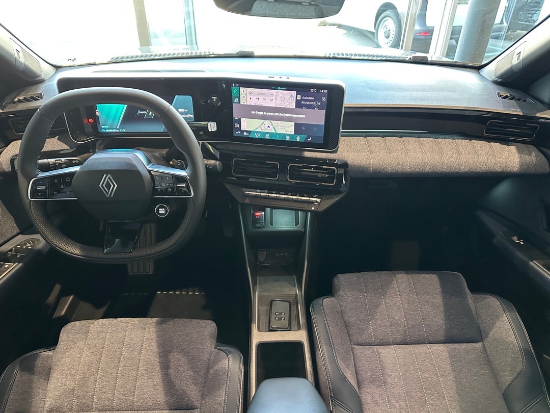 RENAULT R4 E-Tech Comfort Range 52 kWh Techno-image-8