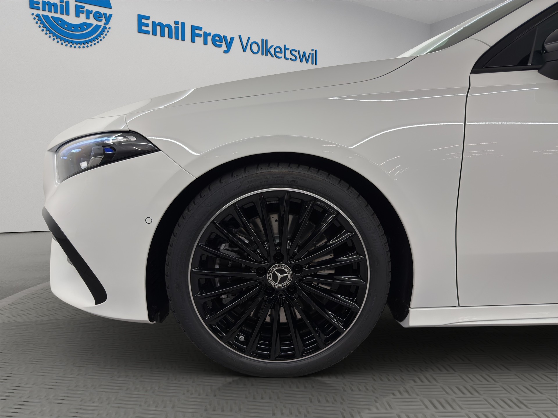 MERCEDES-BENZ A 250 AMG Line 4m-showroom-element-3