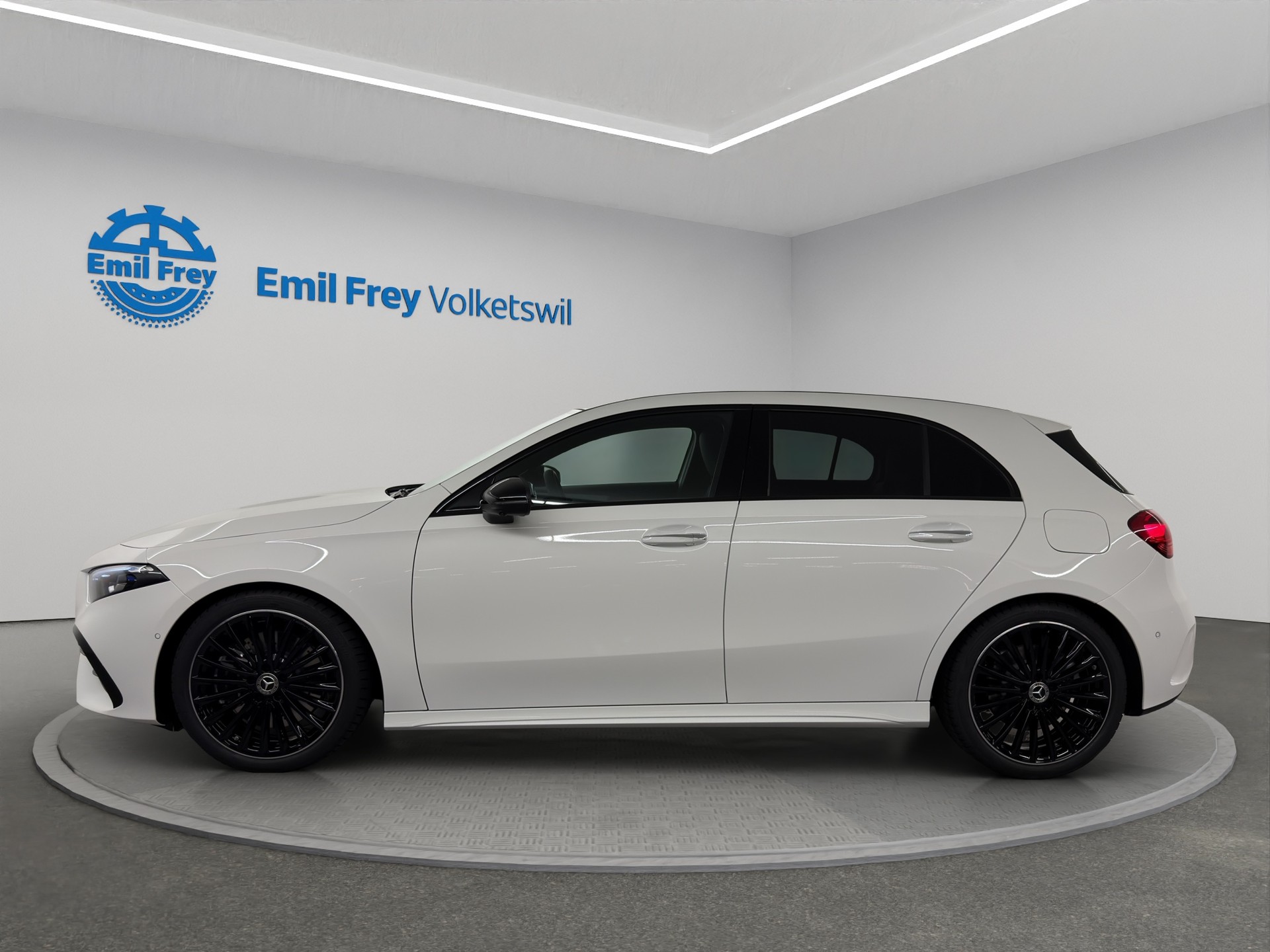 MERCEDES-BENZ A 250 AMG Line 4m-showroom-element-1