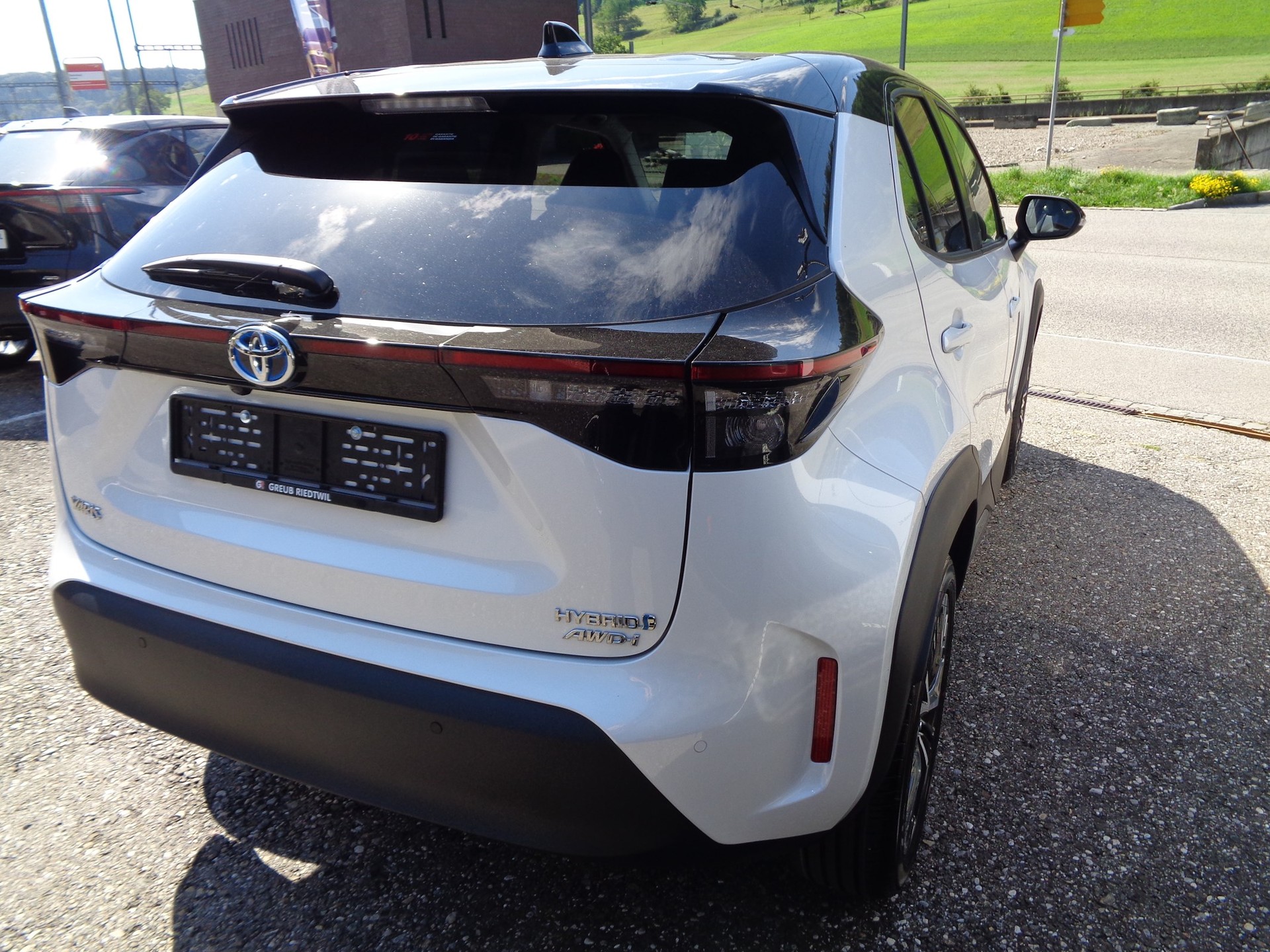 TOYOTA Yaris Cross 1.5 Elegant e-CVT AWDi-showroom-element-3