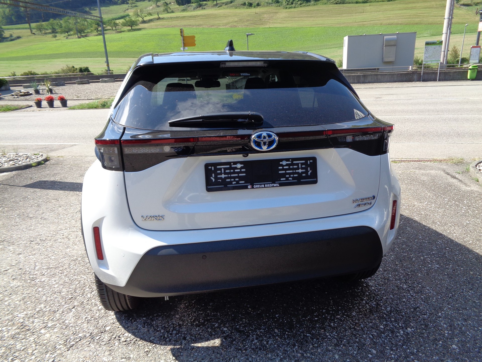 TOYOTA Yaris Cross 1.5 Elegant e-CVT AWDi-showroom-element-2