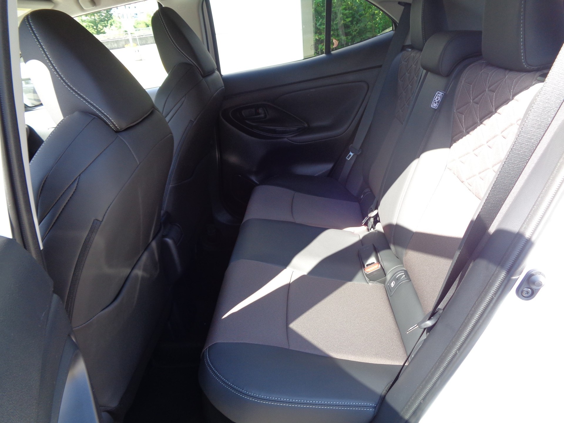 TOYOTA Yaris Cross 1.5 Elegant e-CVT AWDi-image-6