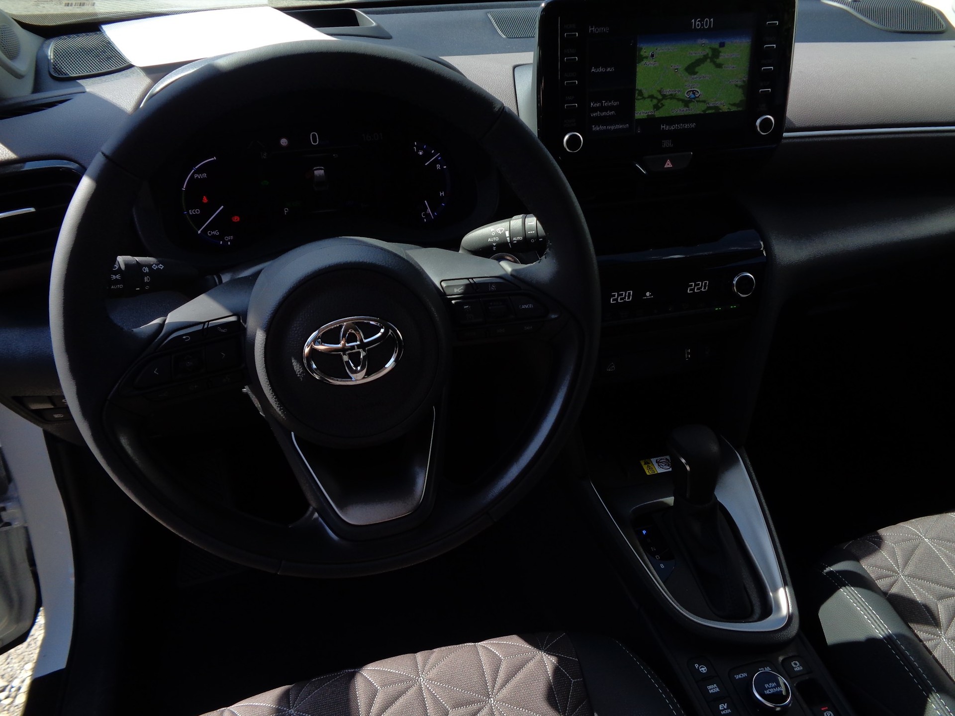 TOYOTA Yaris Cross 1.5 Elegant e-CVT AWDi-image-5