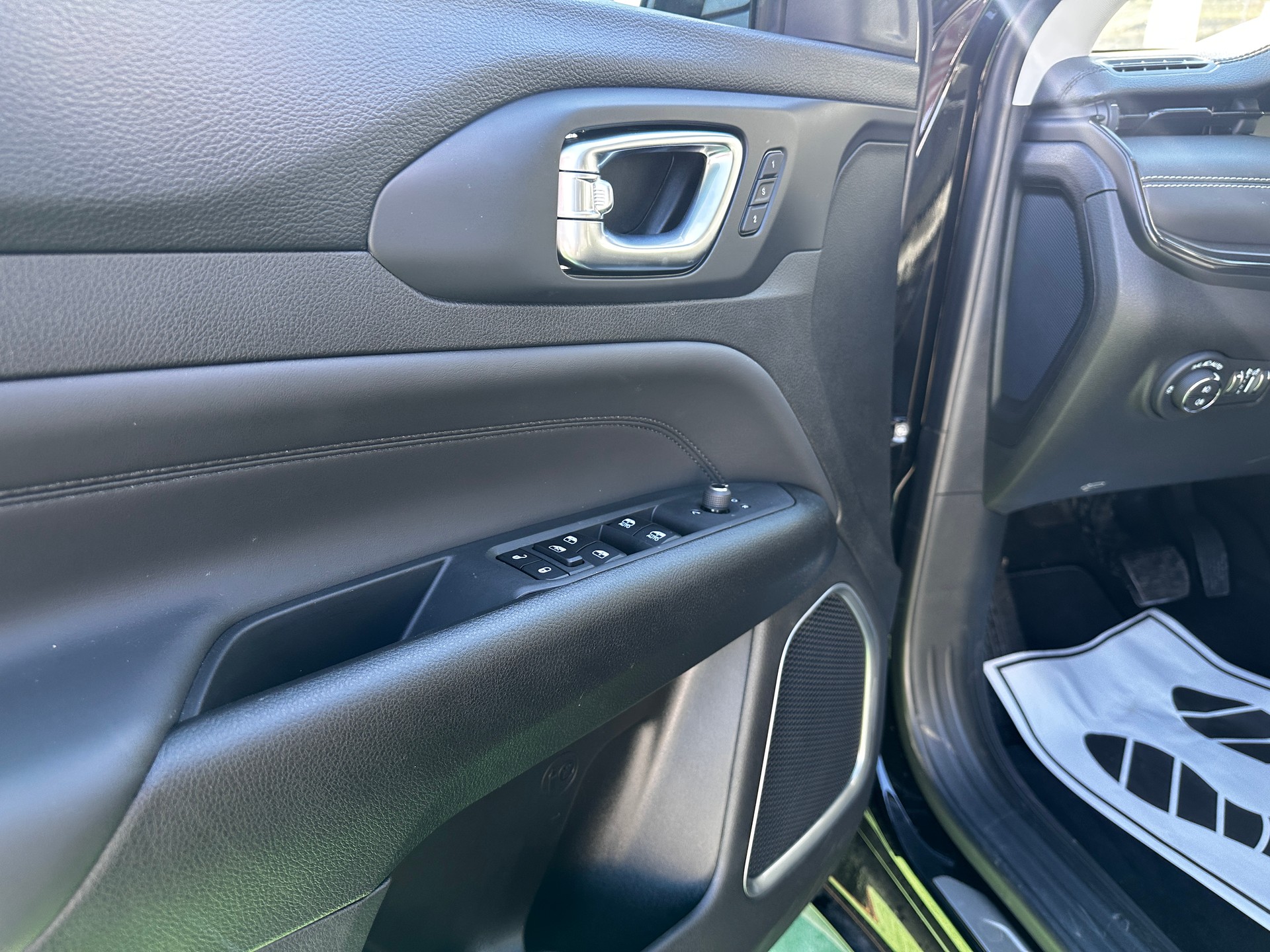 JEEP Compass 4x2 1.5 T MHEV S-image-12