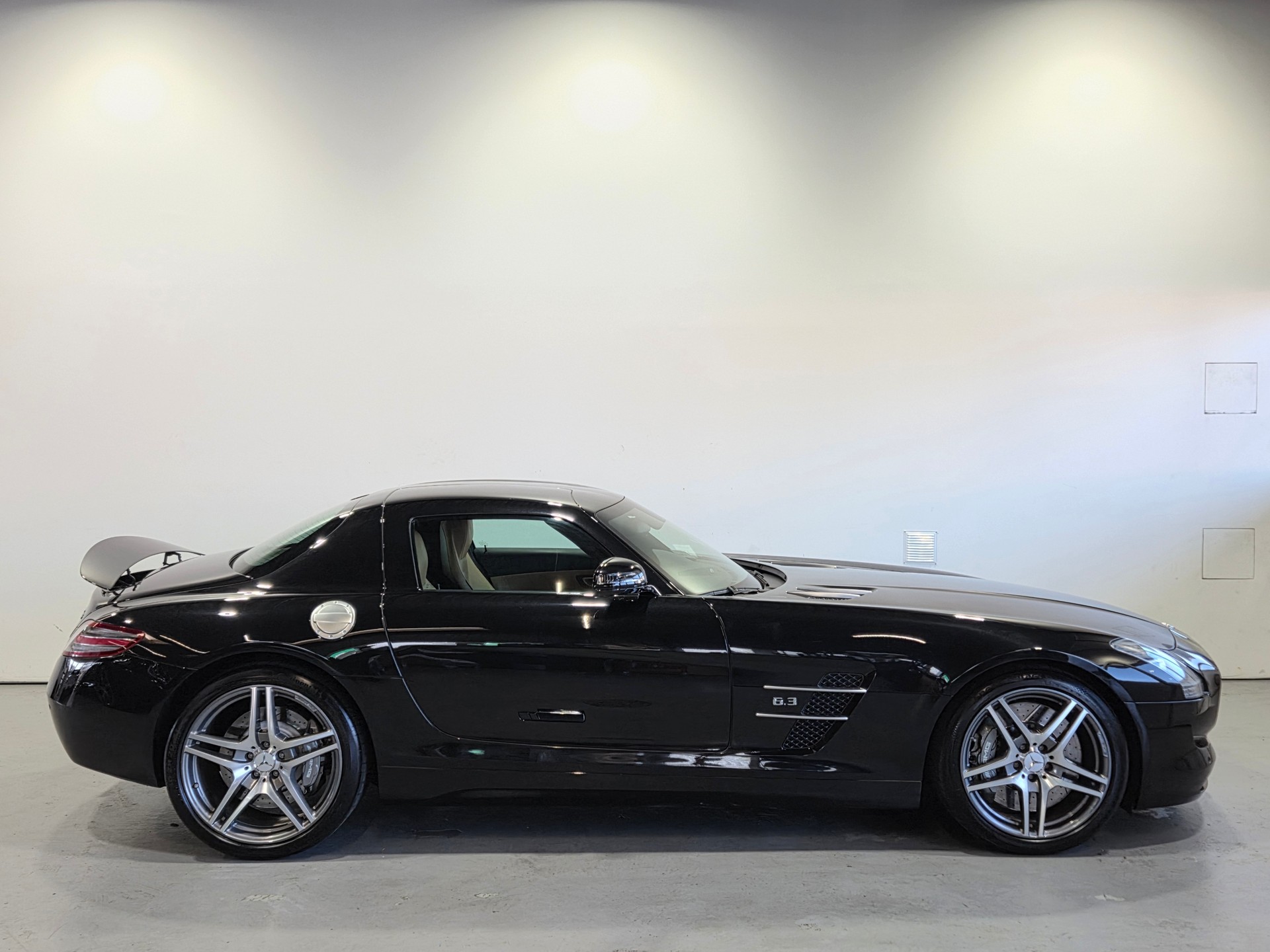 MERCEDES-BENZ SLS AMG Coupé-image-16