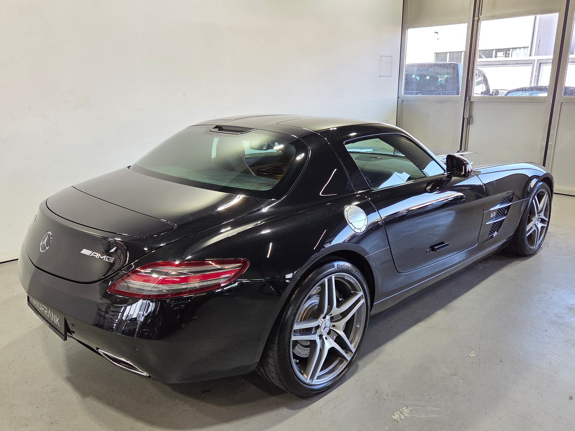MERCEDES-BENZ SLS AMG Coupé-image-13