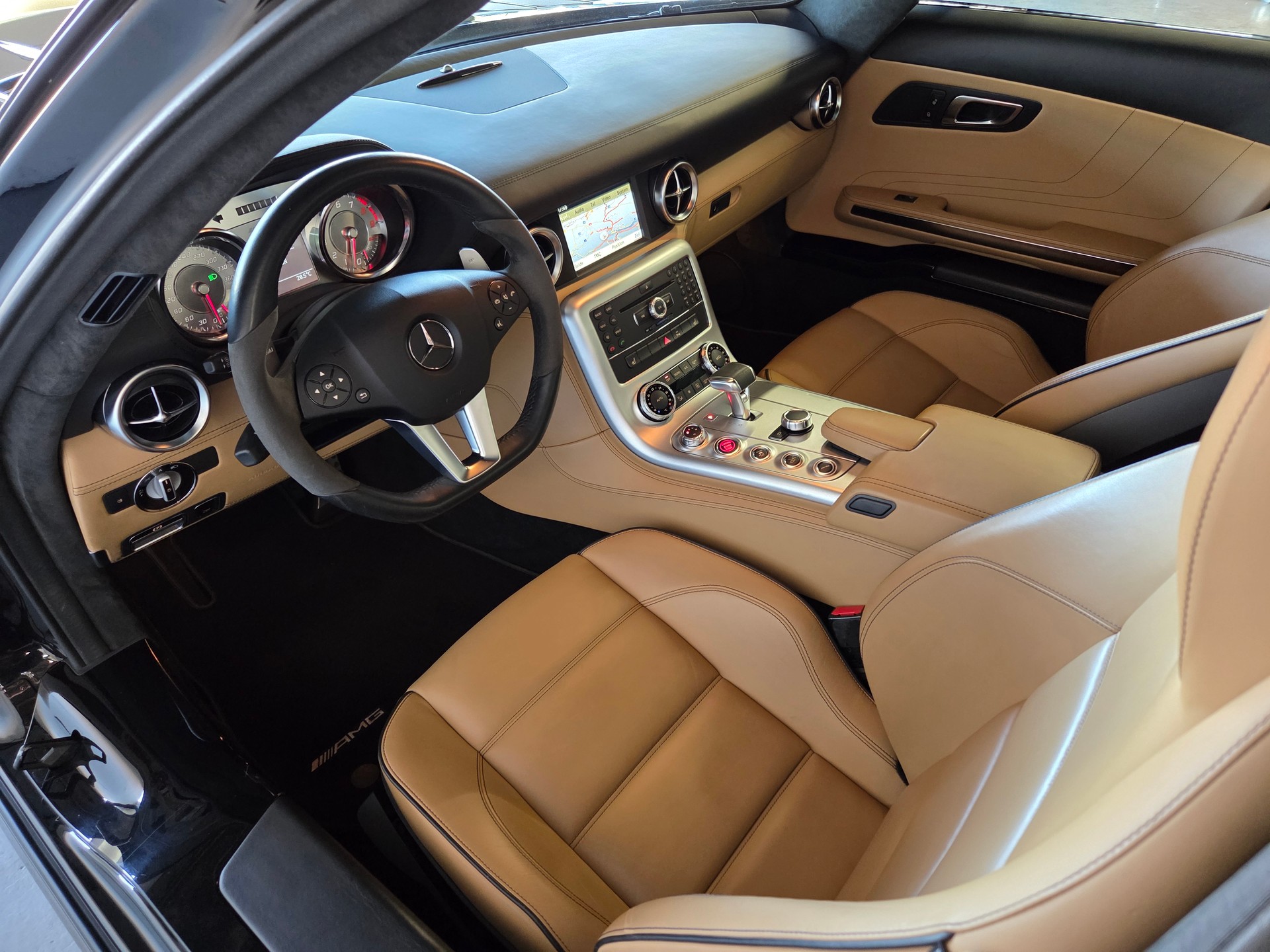 MERCEDES-BENZ SLS AMG Coupé-image-4