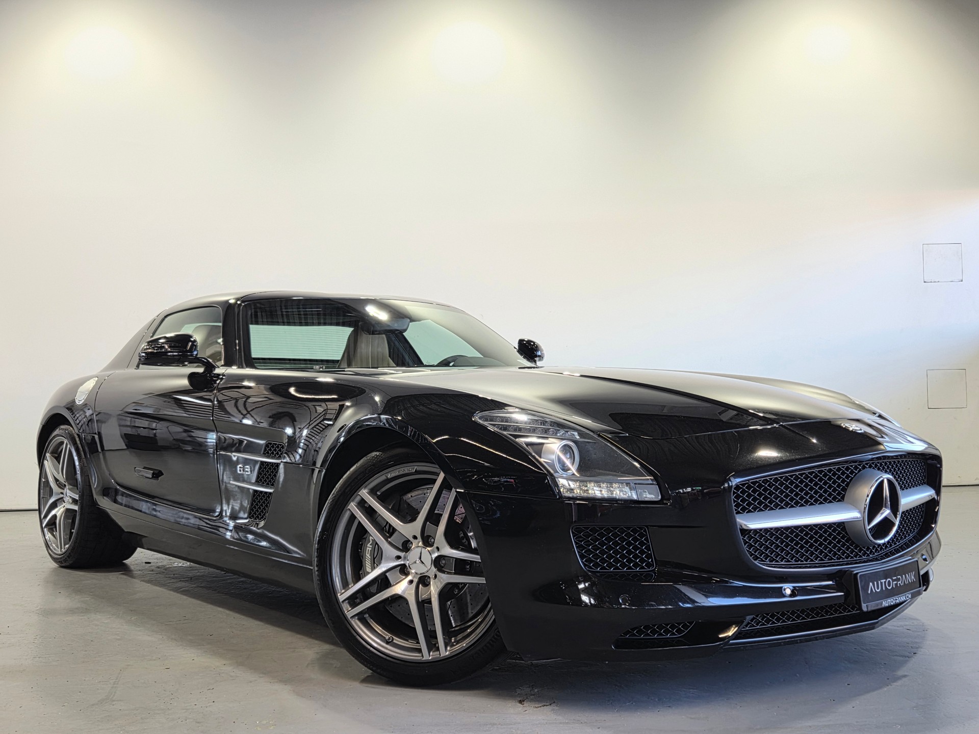 MERCEDES-BENZ SLS AMG Coupé-showroom-element-1