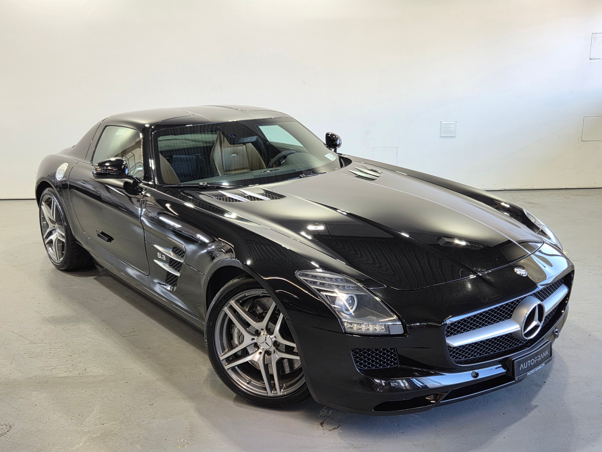 MERCEDES-BENZ SLS AMG Coupé-image-8