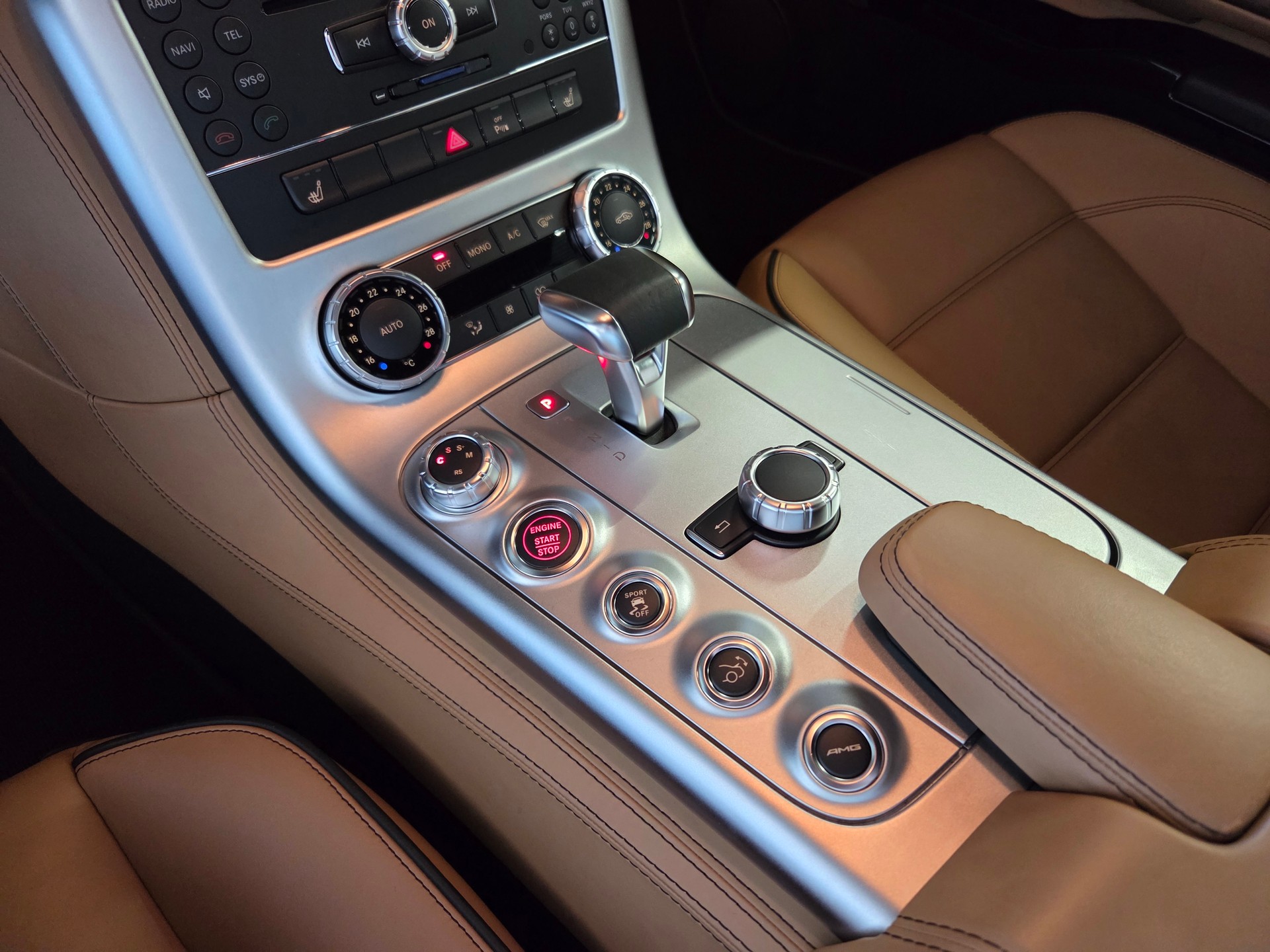 MERCEDES-BENZ SLS AMG Coupé-image-11