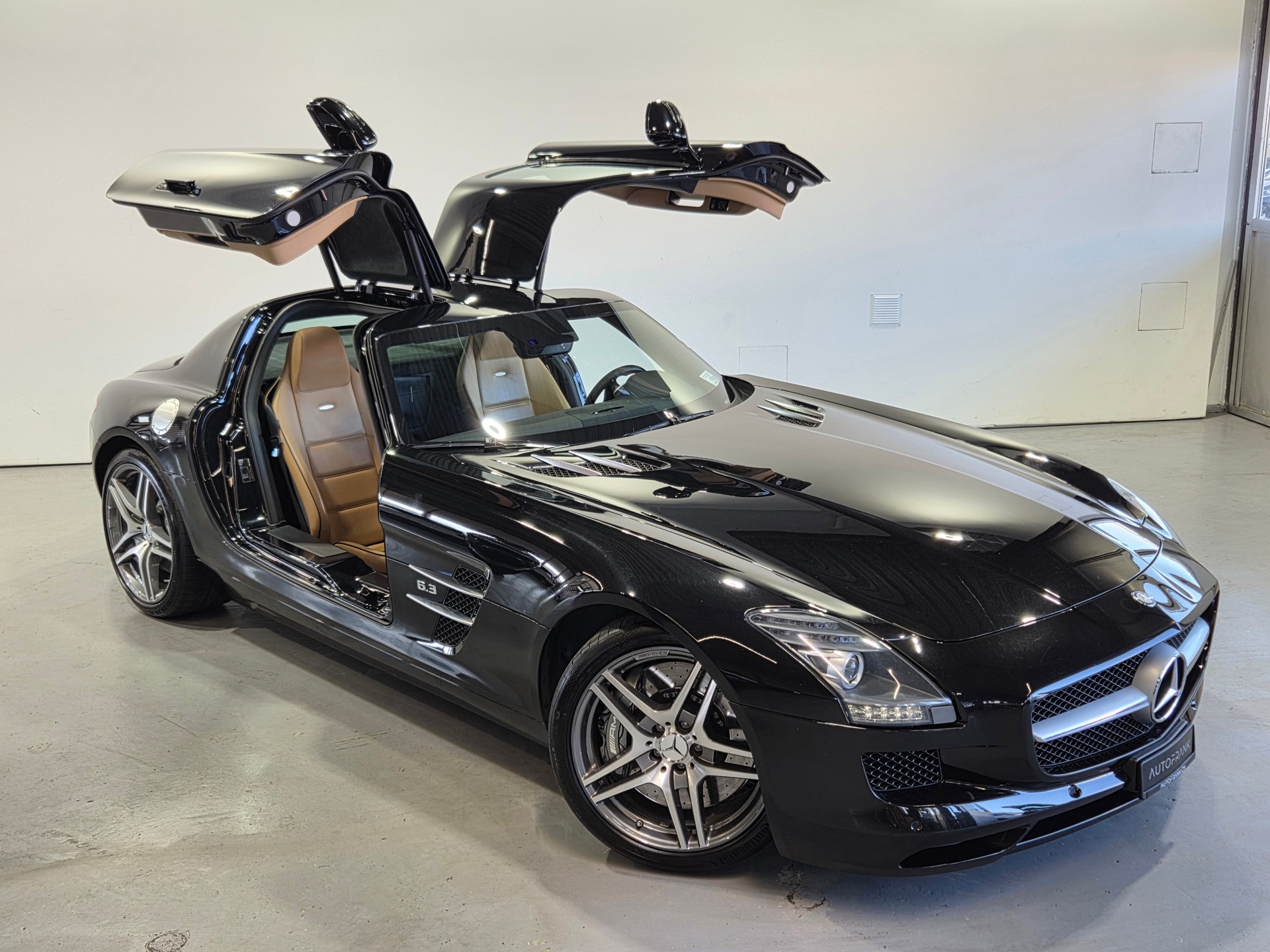 MERCEDES-BENZ SLS AMG Coupé-image-12