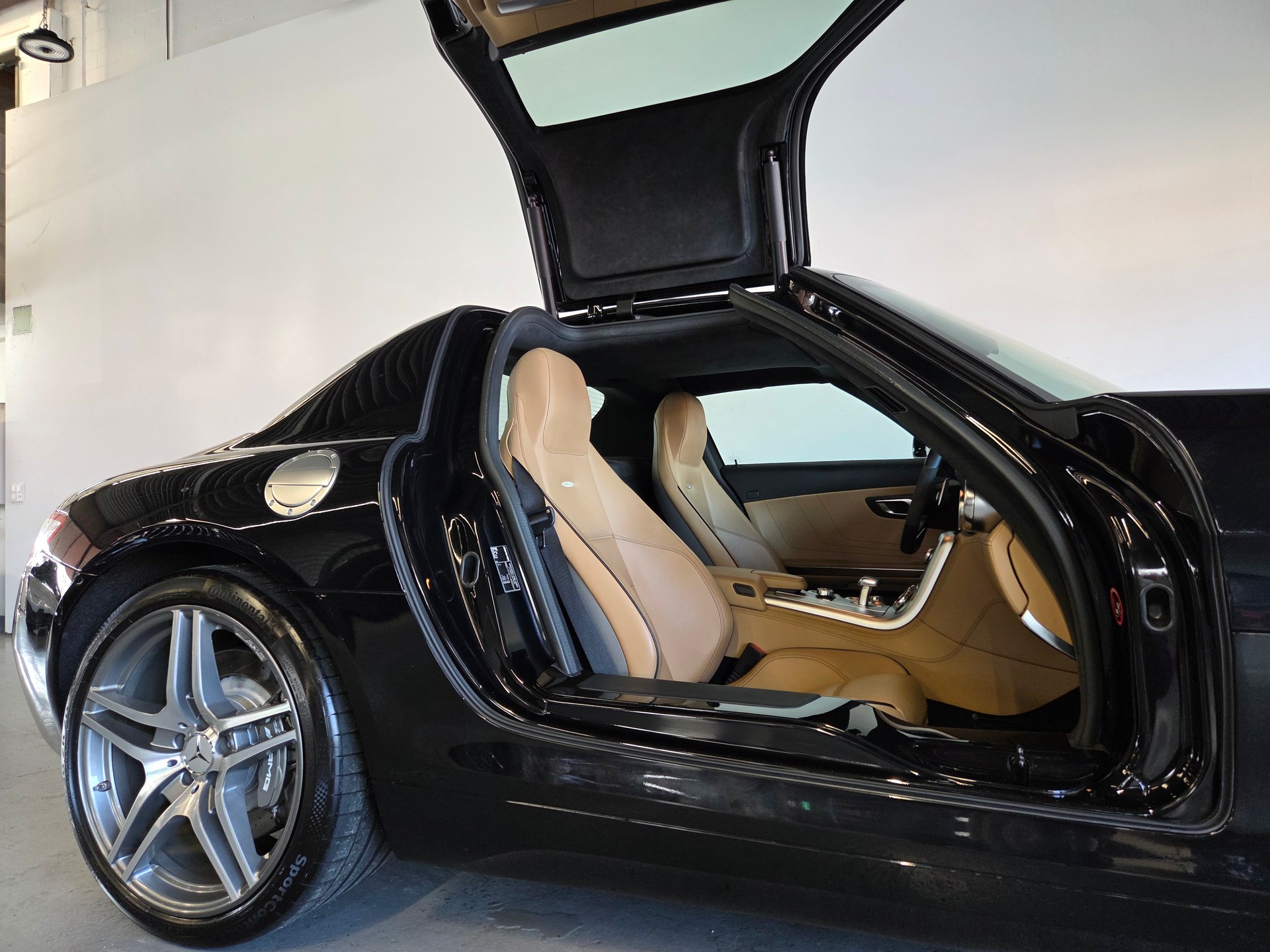 MERCEDES-BENZ SLS AMG Coupé-image-10